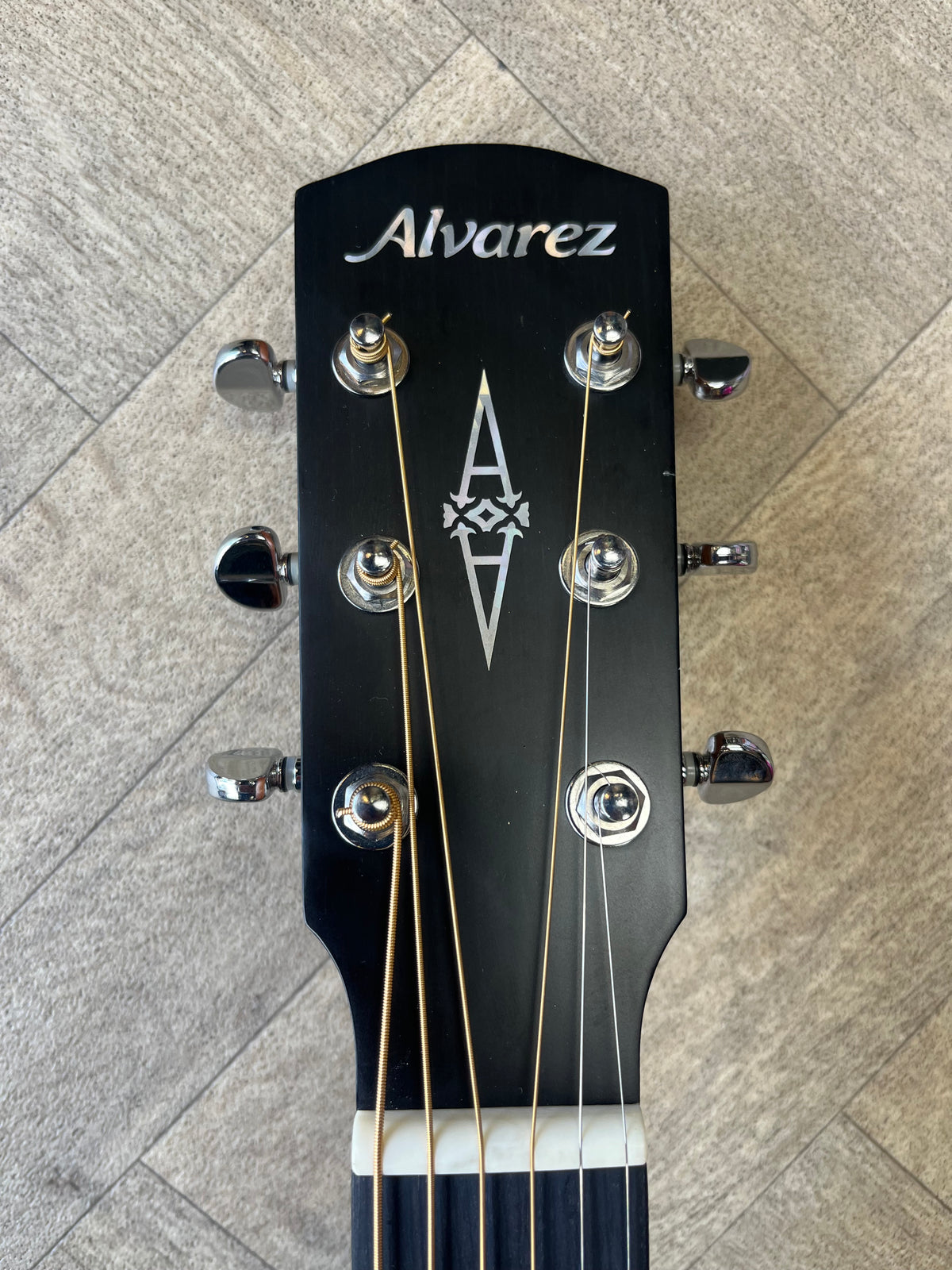 Alvarez Delta DeLite E Electro-Acoustic Guitar – Sunburst | Pre-Owned + Bag