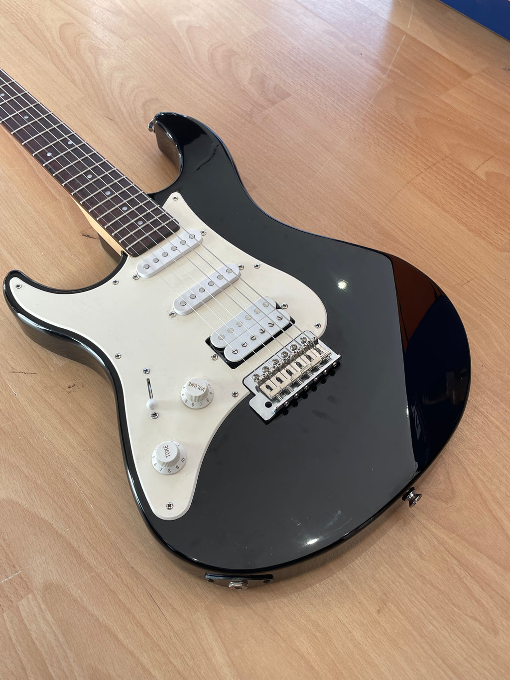 Left Handed Yamaha Pacifica - Great Condition