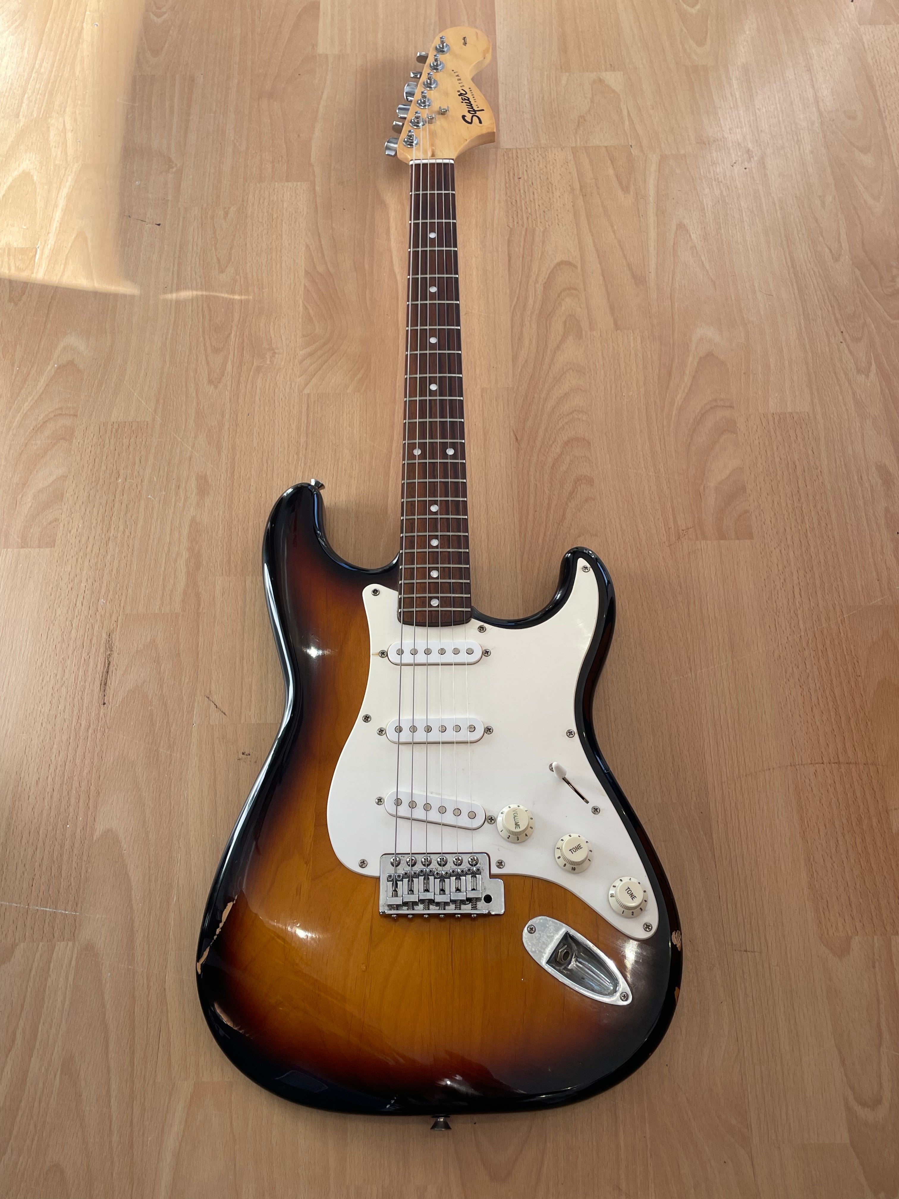 Squier Affinity Series Stratocaster Sunburst - Good Condition