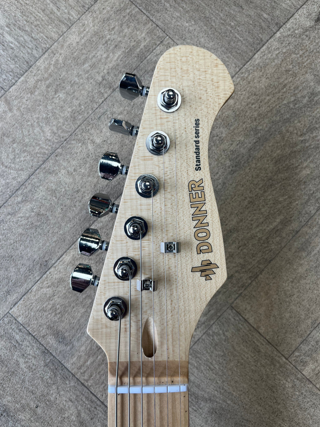 Donner Standard Series Electric Guitar – Black | Pre-Owned