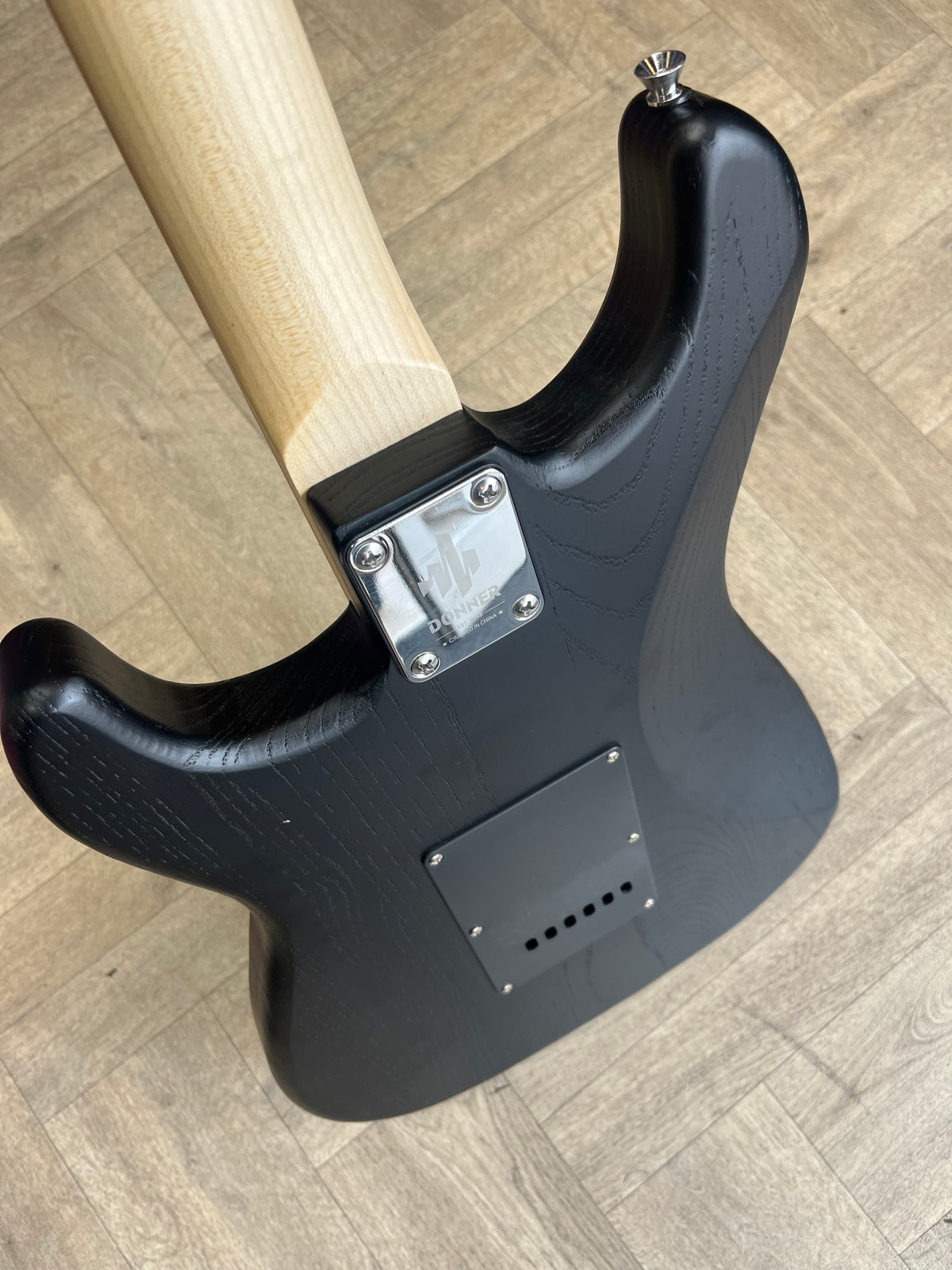 Donner Standard Series Electric Guitar – Black | Pre-Owned
