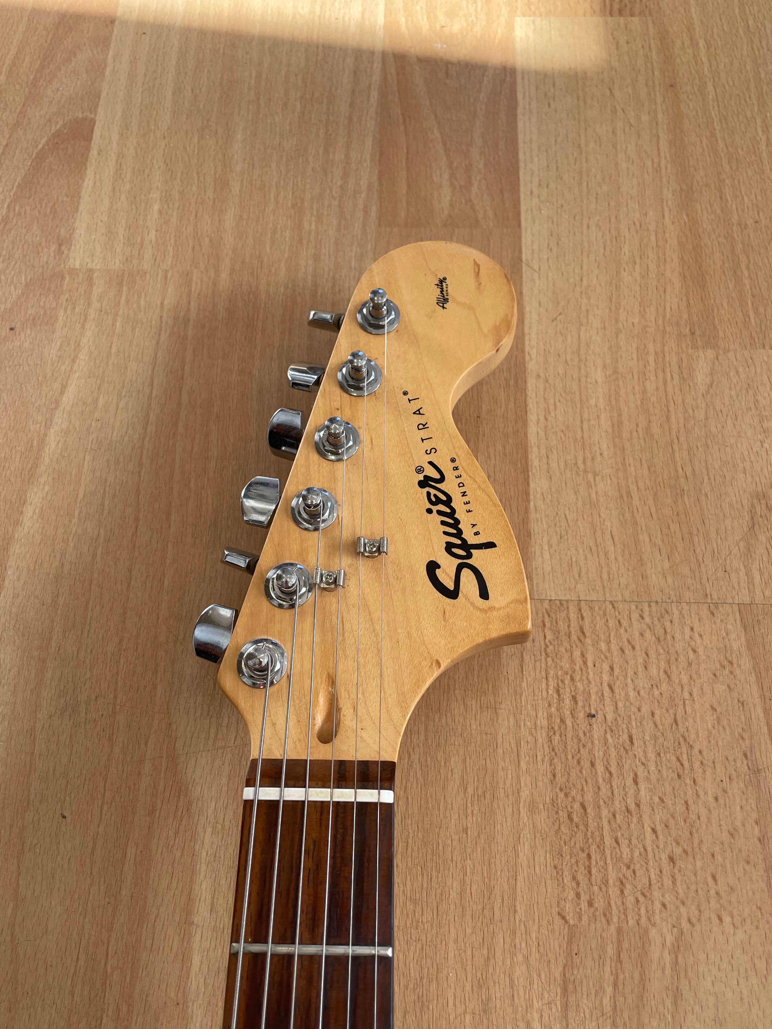 Squier Affinity Series Stratocaster Sunburst - Good Condition