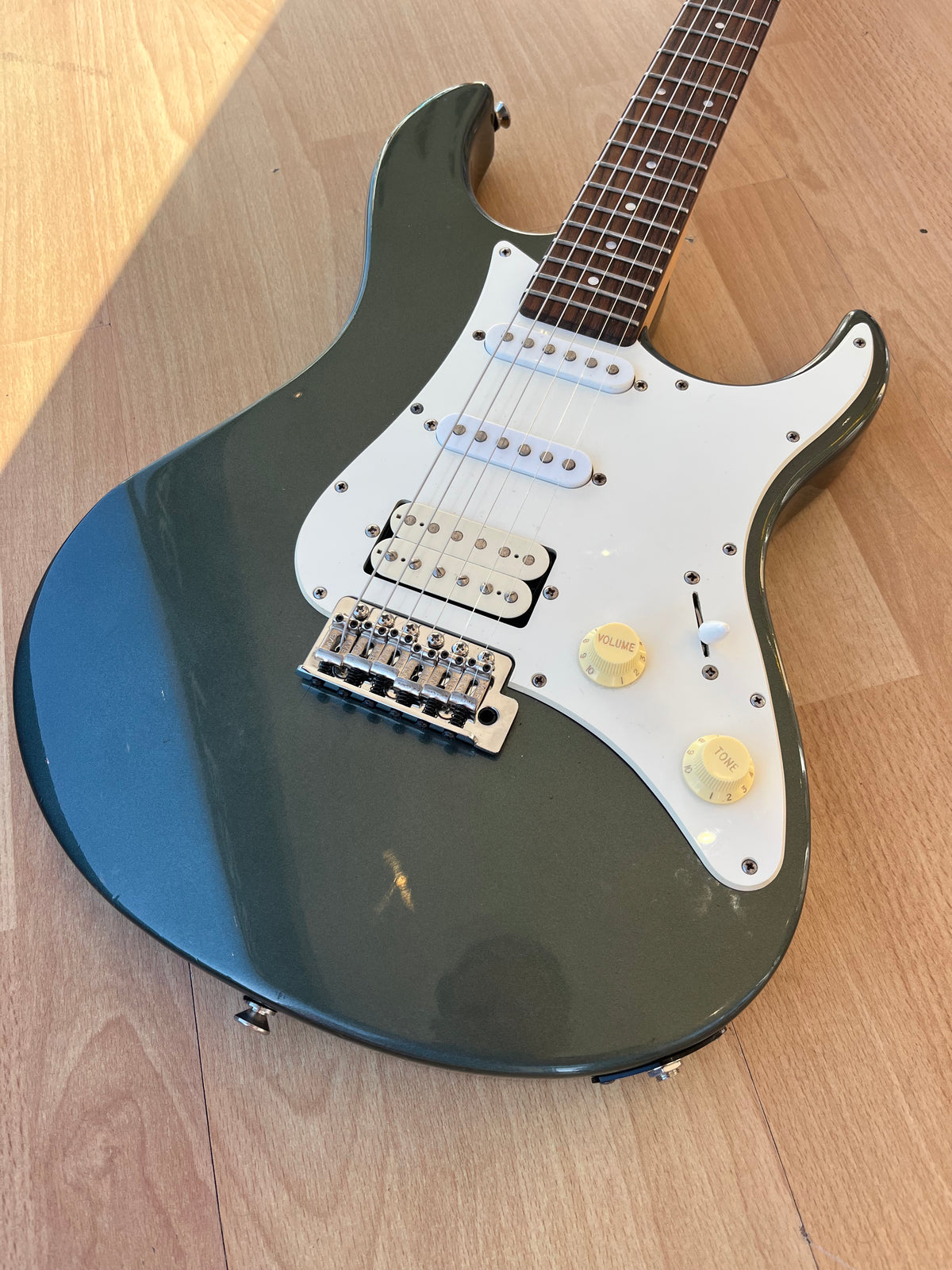 Yamaha Pacifica Electric Guitar – Metallic Green – Spares or Repair