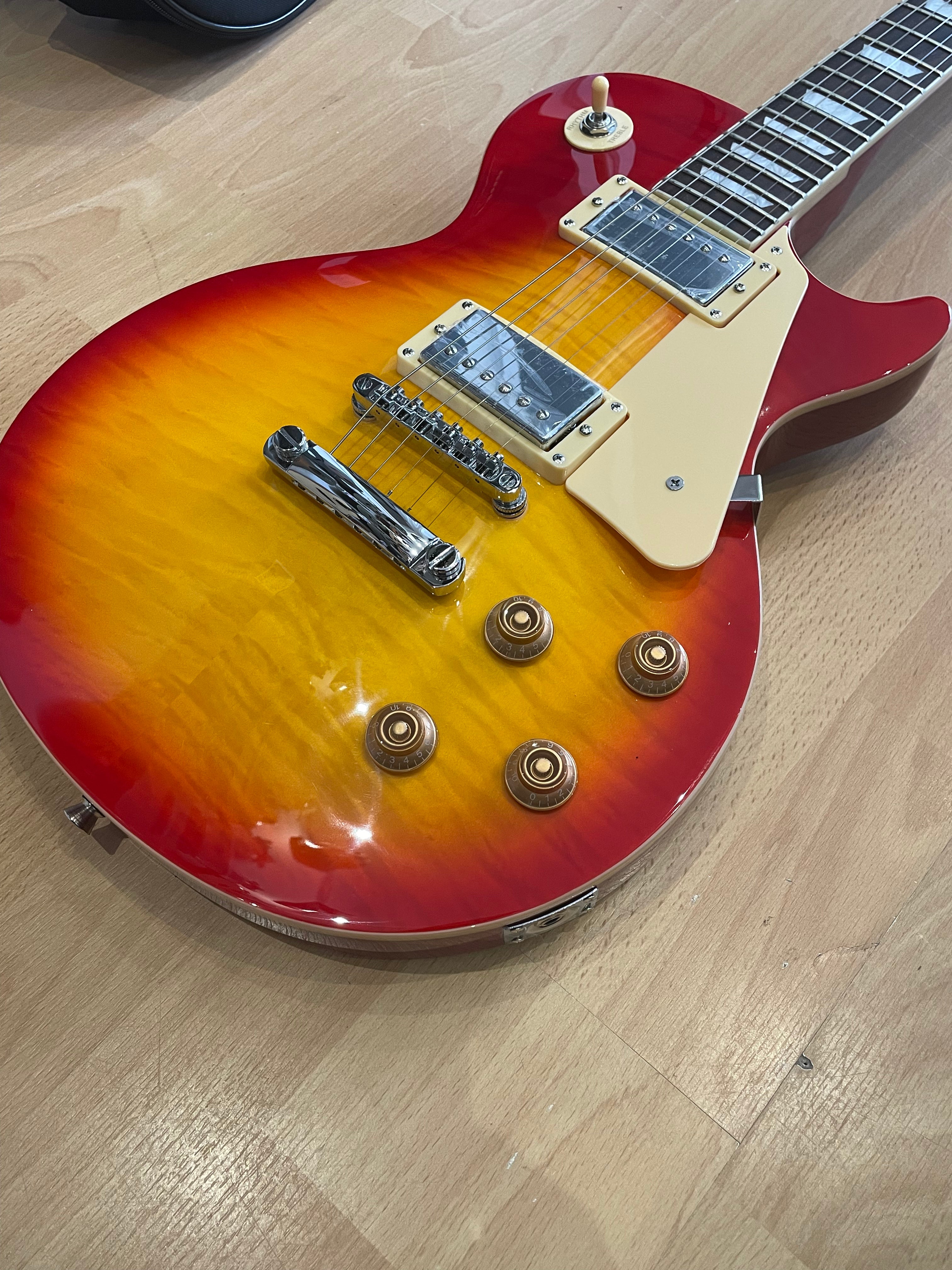 ELECTRIC GUITAR NORTHSTAR PRO SET NECK HERITAGE CHERRY BURST