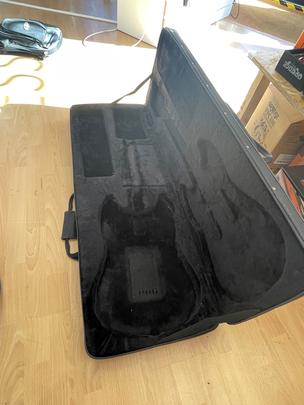 VOYAGER Left Handed S-Style Guitar Case- Semi-Hard Case- Good Condition