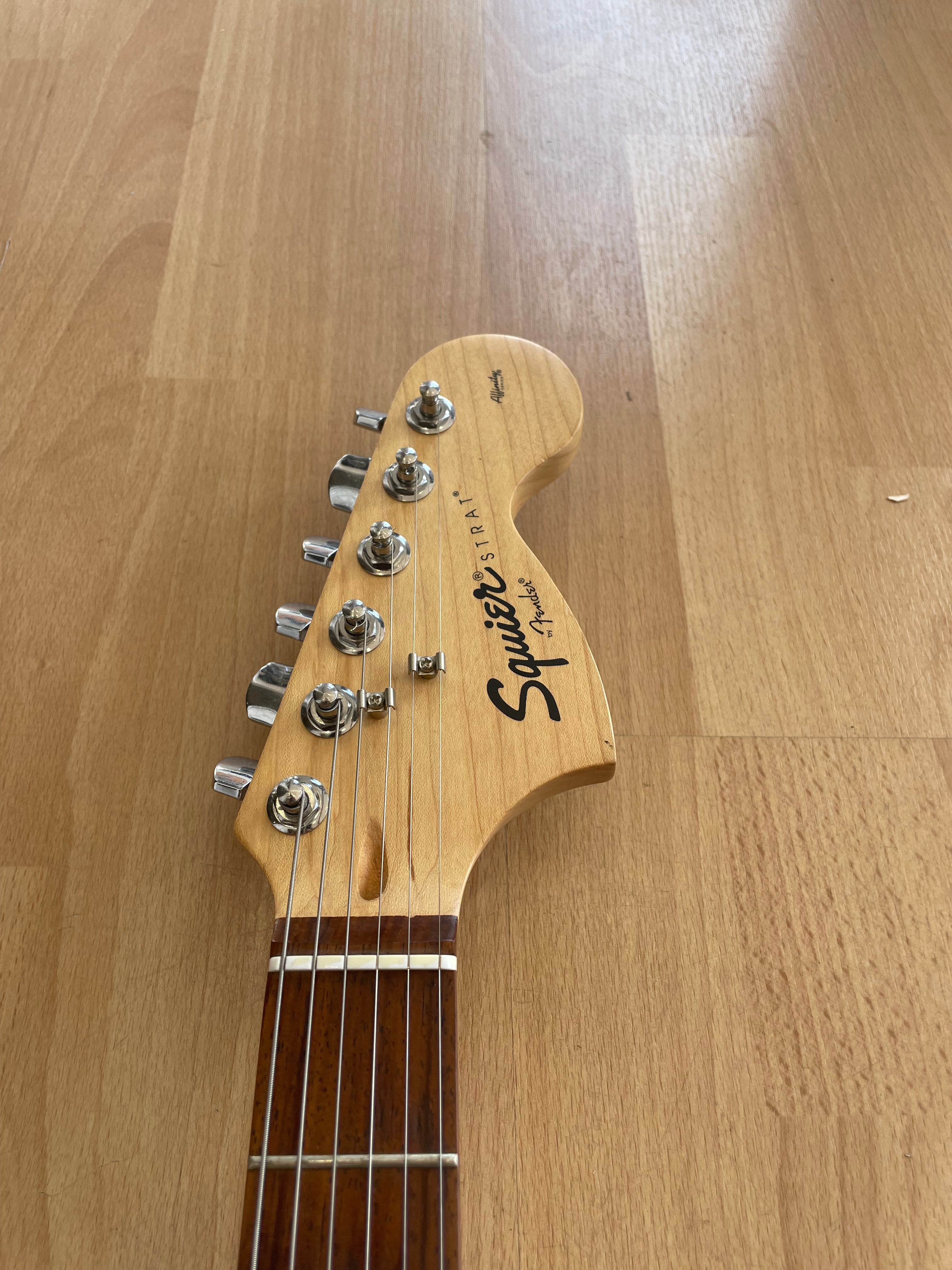 Squier Affinity Series Stratocaster in Royal Blue- Great Condition