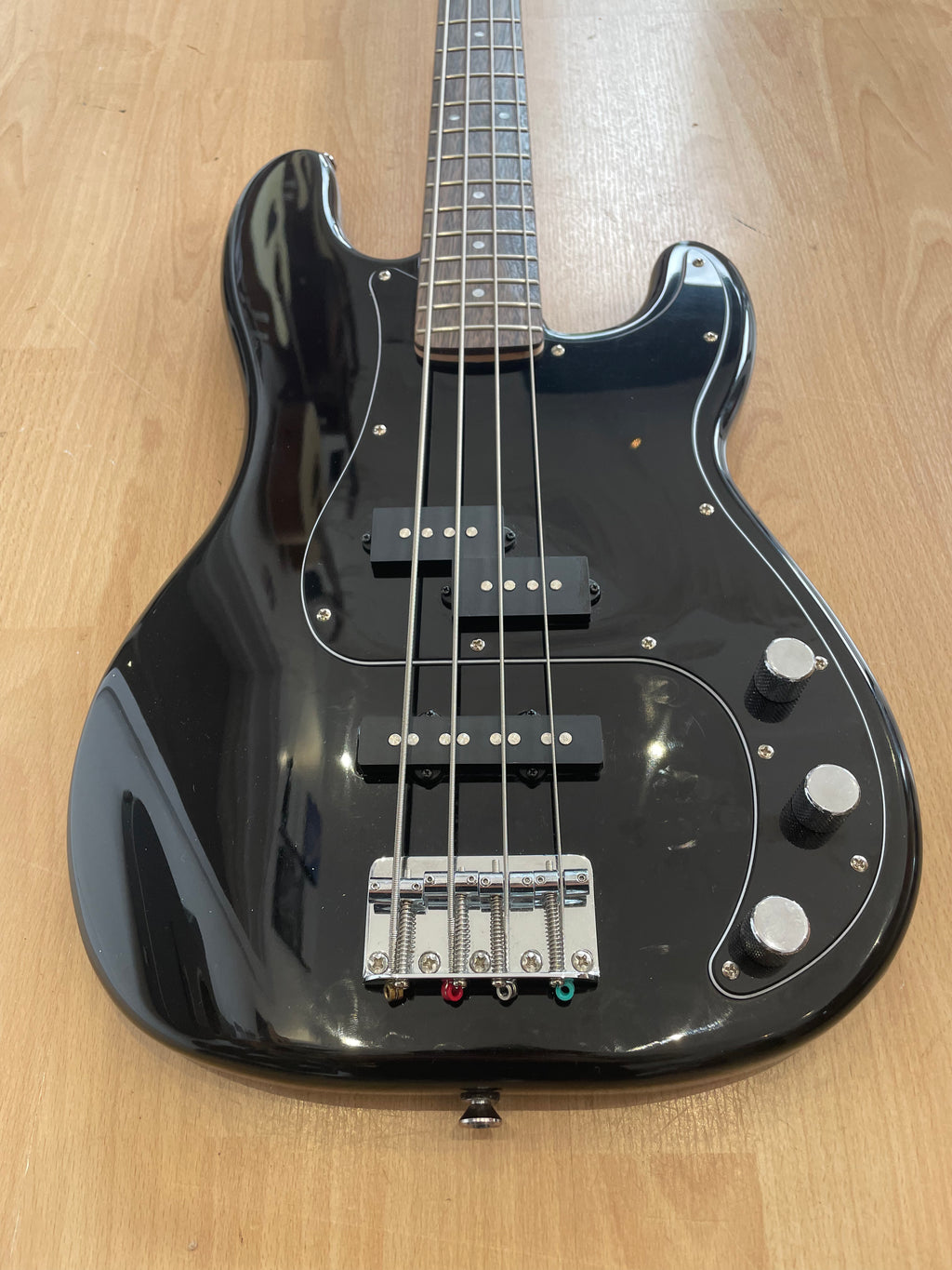 Fender Squire Precision P Bass Affinity Series in Black - Excellent Condition