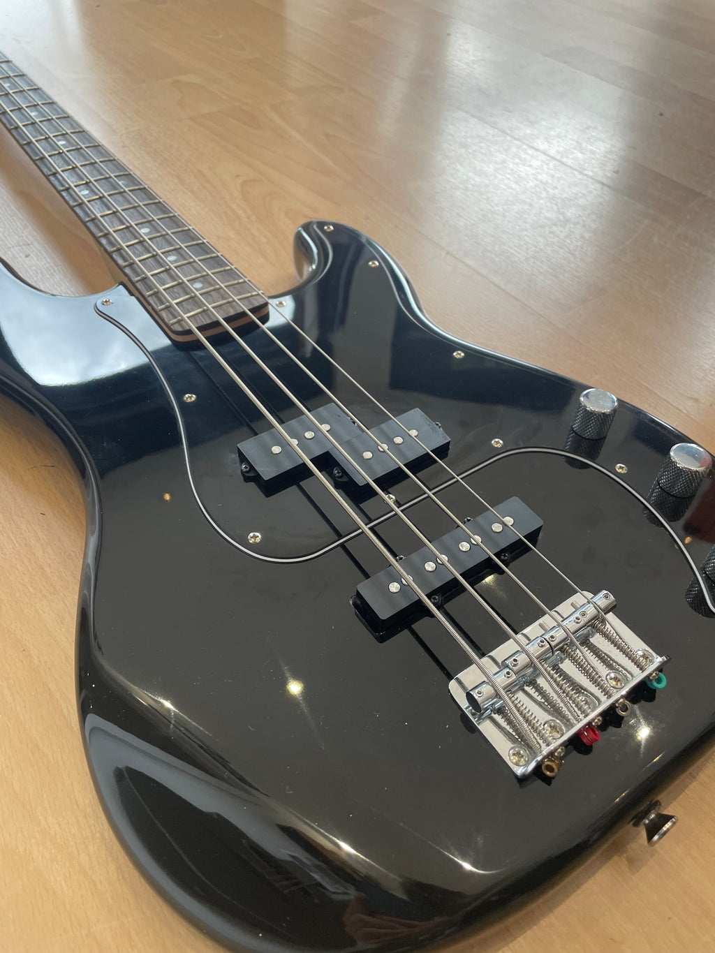 Fender Squire Precision P Bass Affinity Series in Black - Excellent Condition