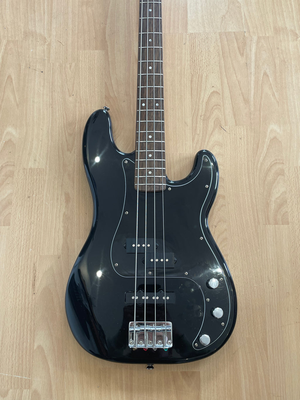 Fender Squire Precision P Bass Affinity Series in Black - Excellent Condition