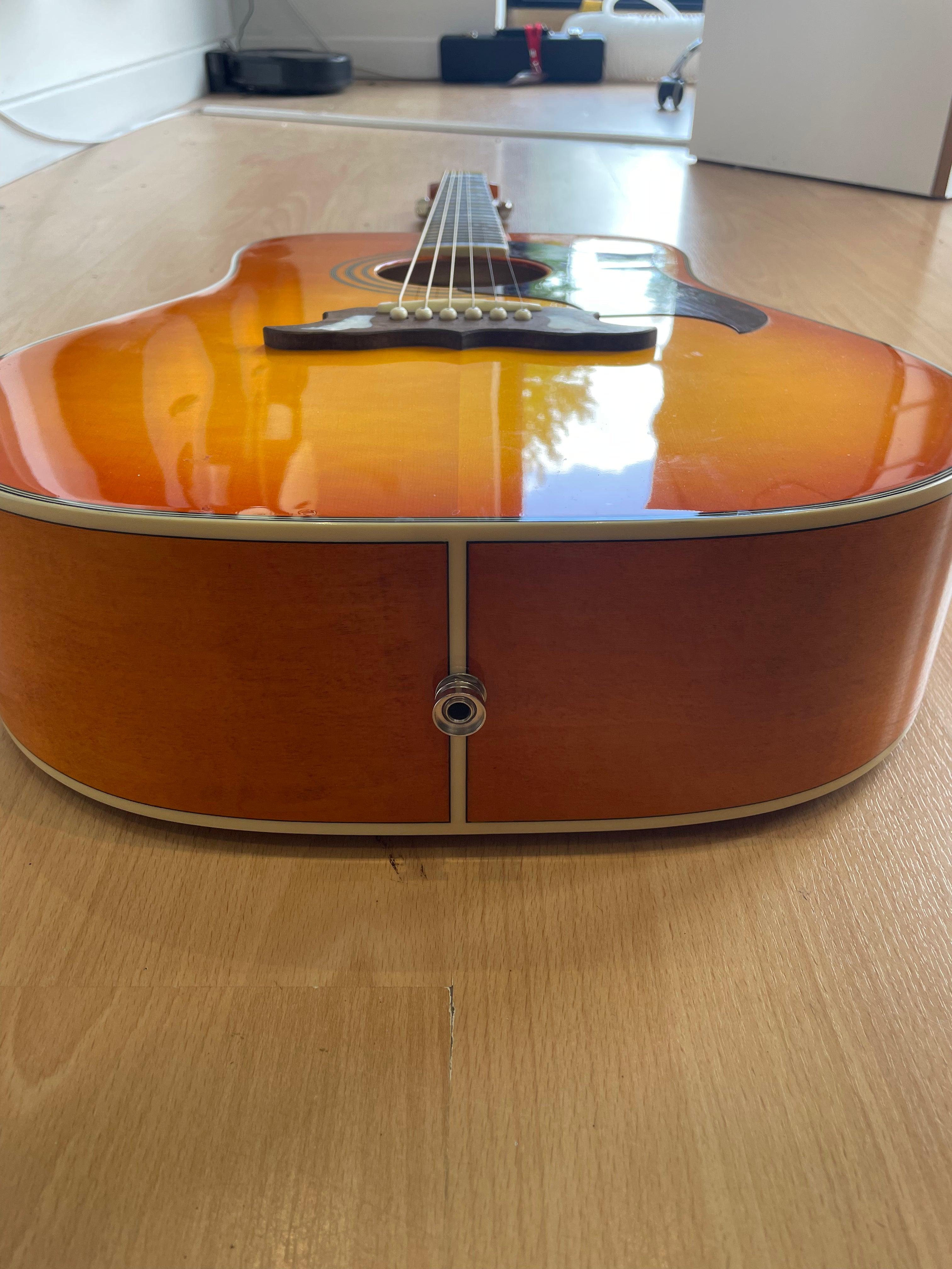 Epiphone Dove Pro Electro Acoustic Guitar- Great Condittion