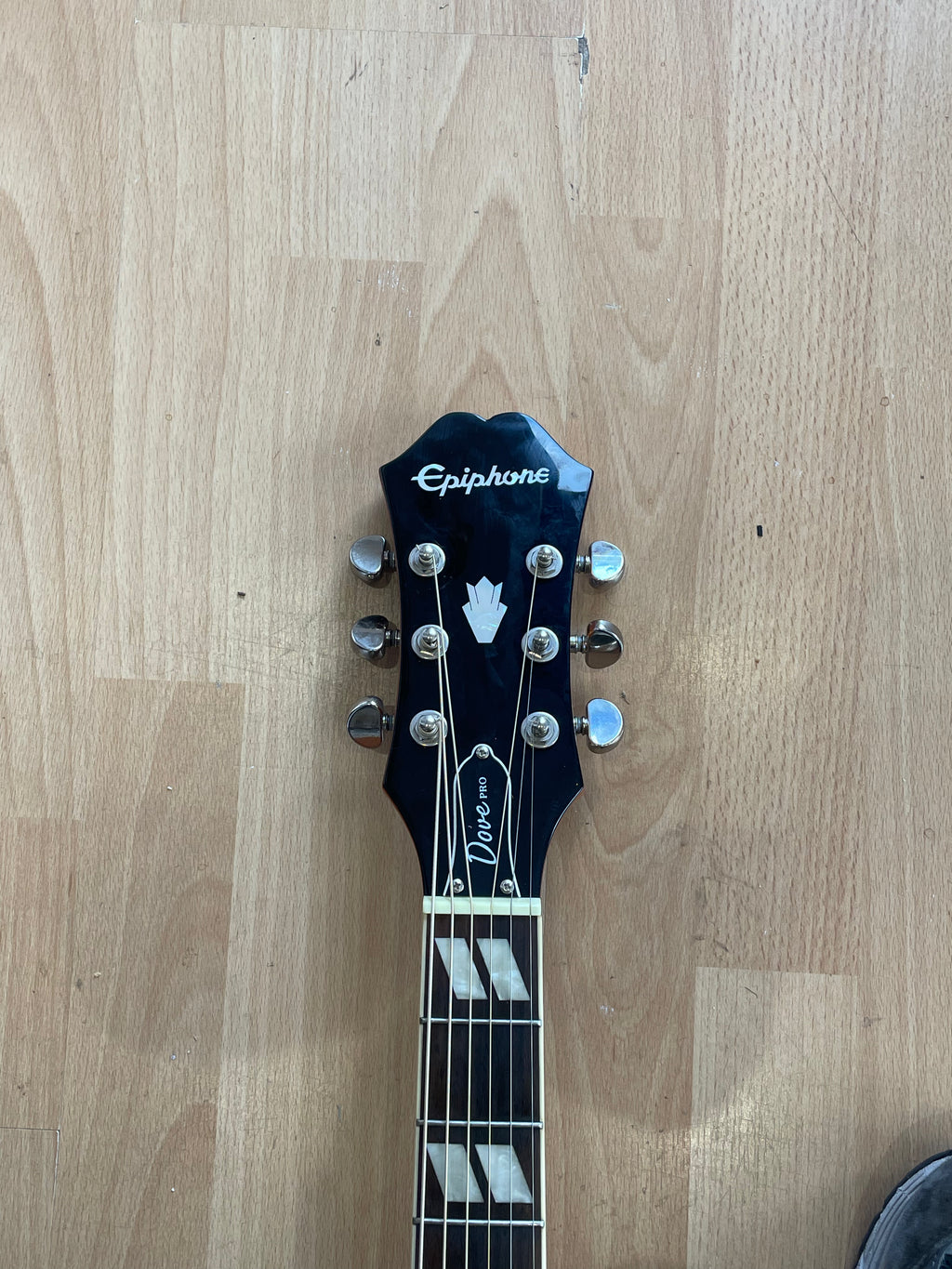Epiphone Dove Pro Electro Acoustic Guitar- Great Condittion