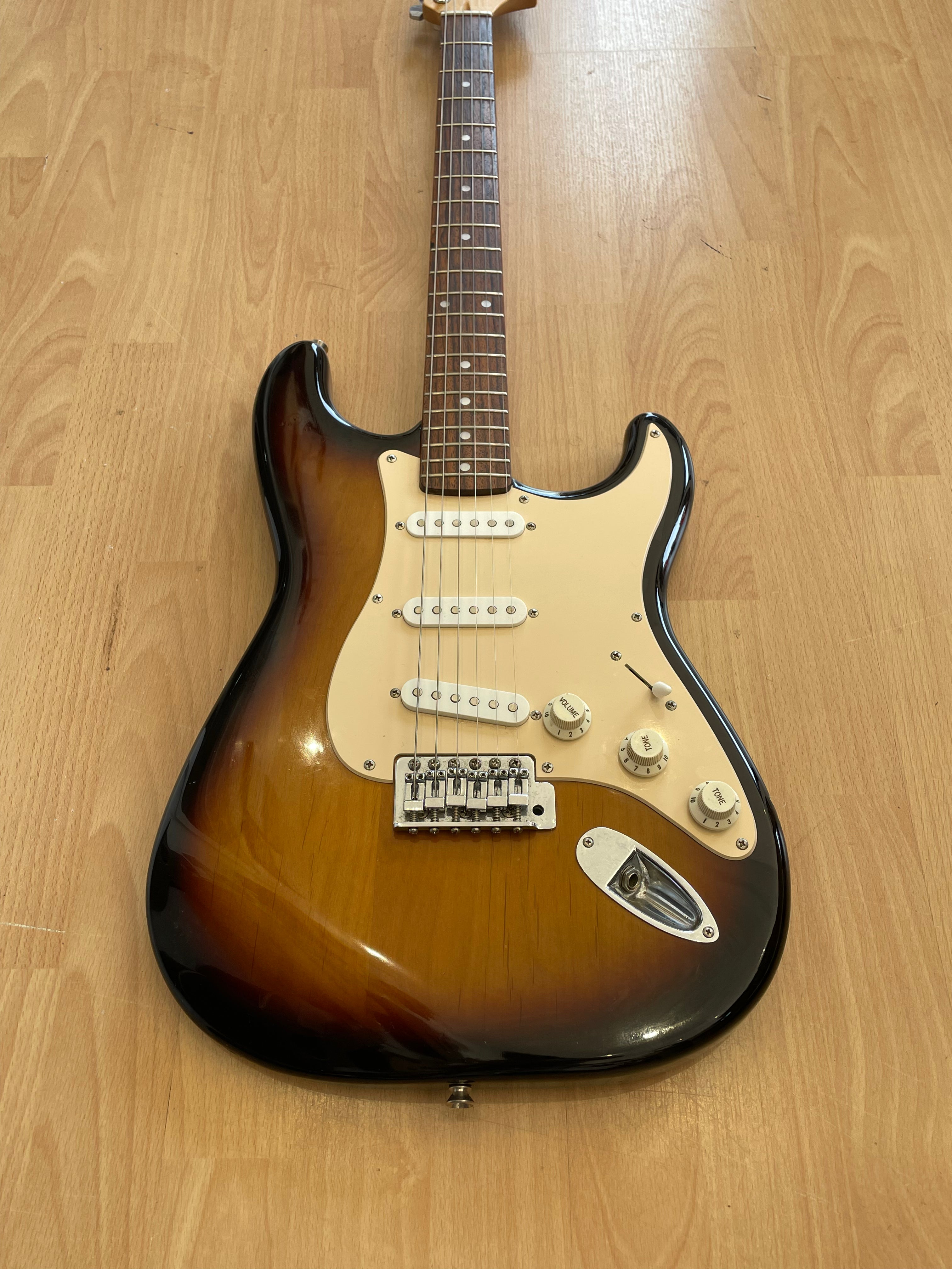 Fender Squier Affinity Series Stratocaster- Excellent Condition