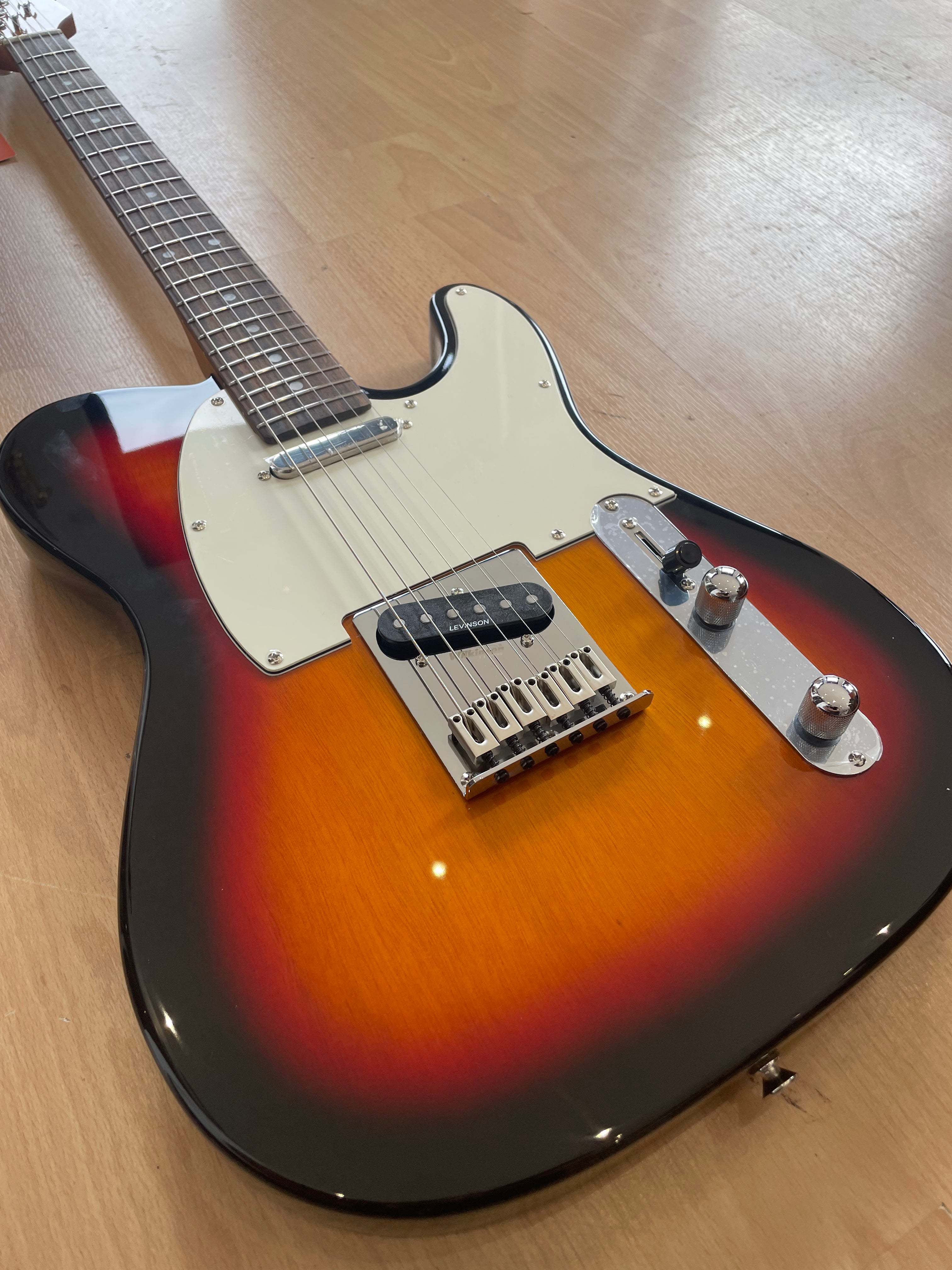 Levinson Sceptre Arlington 3 Tone Sunburst SSP