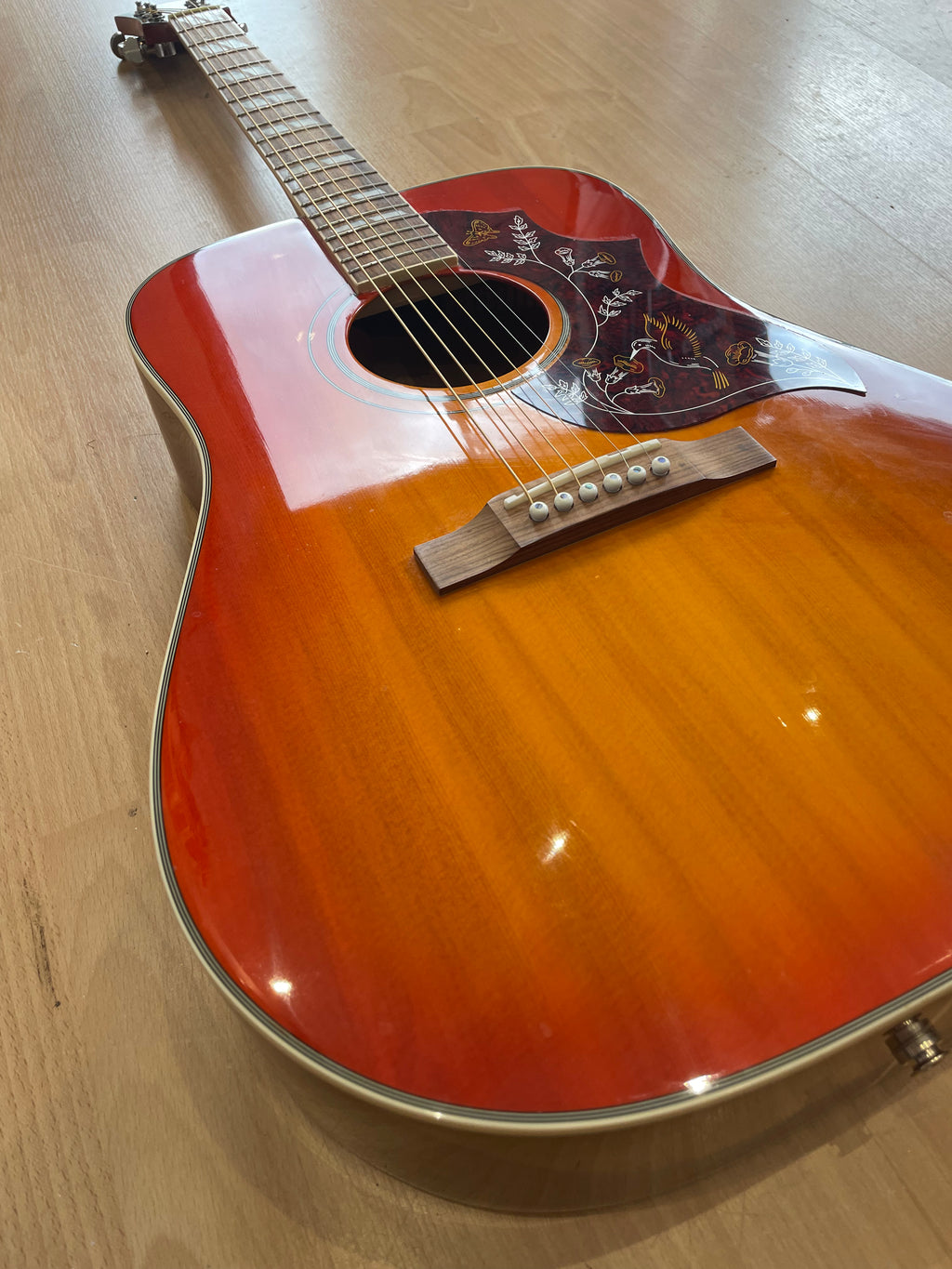 Stunning Finish Epiphone Electro Acoustic Hummingbird Guitar Red Sunburst- CS B89