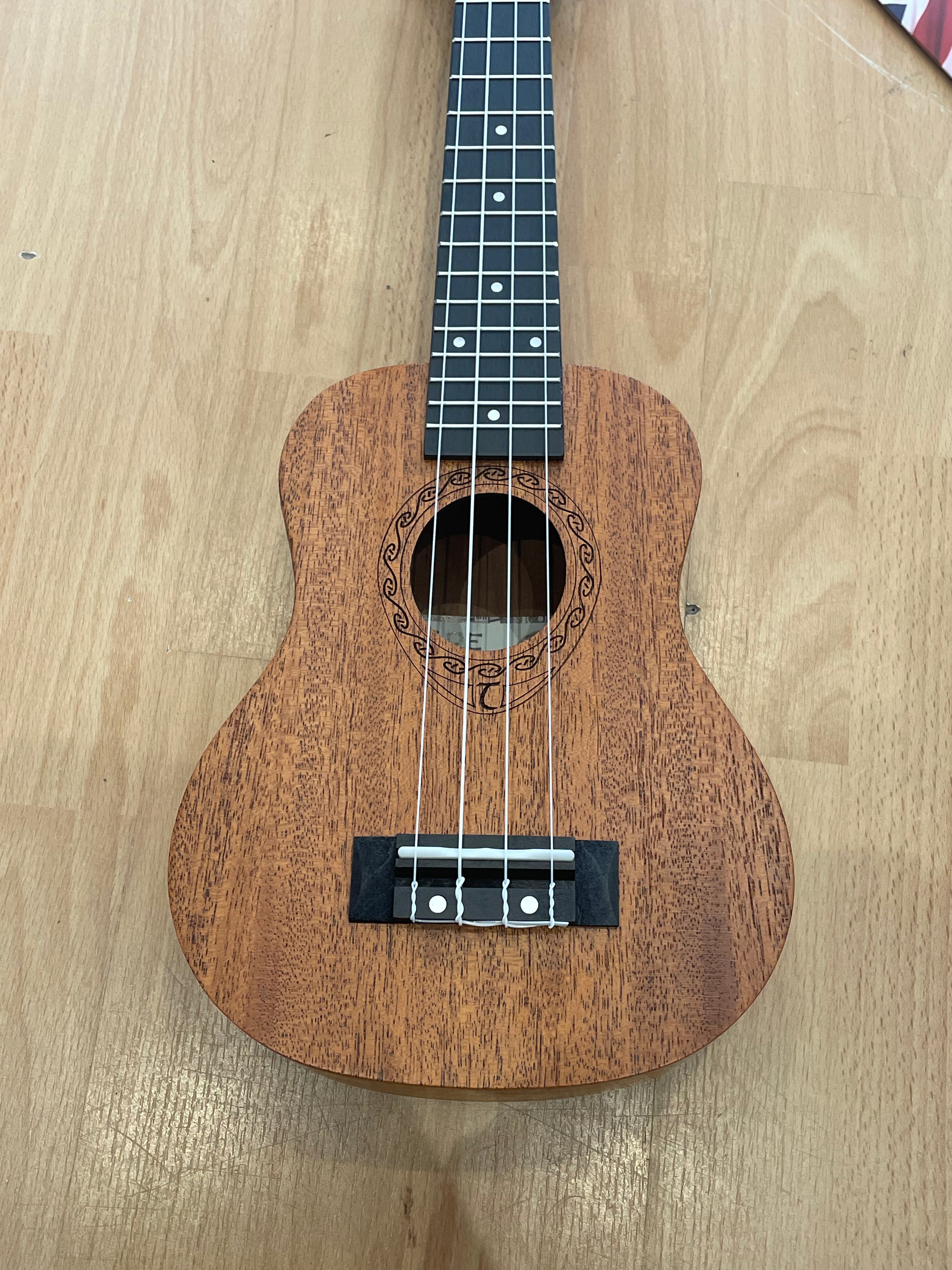 UKULELE TIARE SOPRANO MAHOGANY