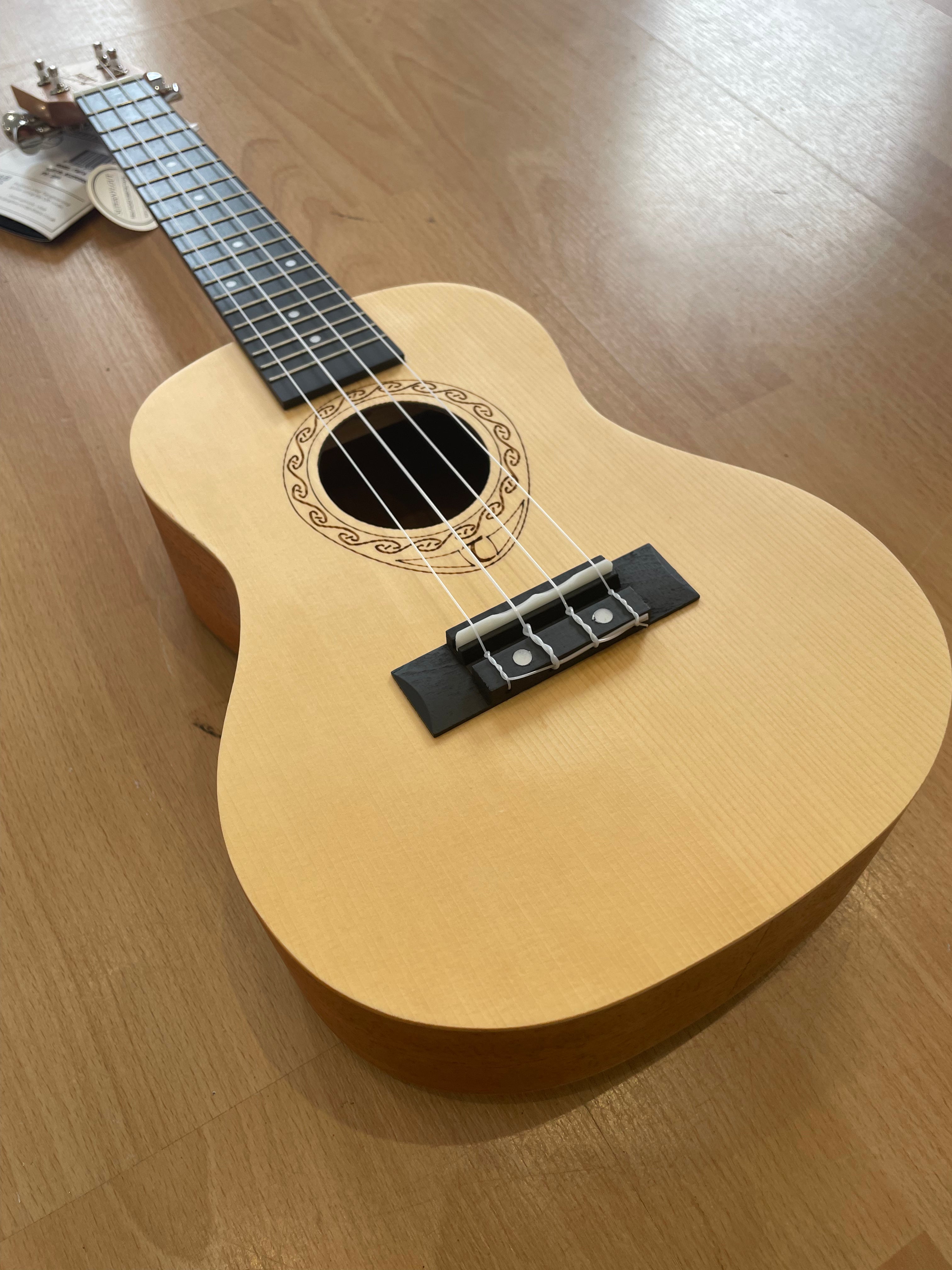 CONCERT UKULELE SPRUCE AND MAHOGANY -  TANGLEWOOD TIARE TWT4