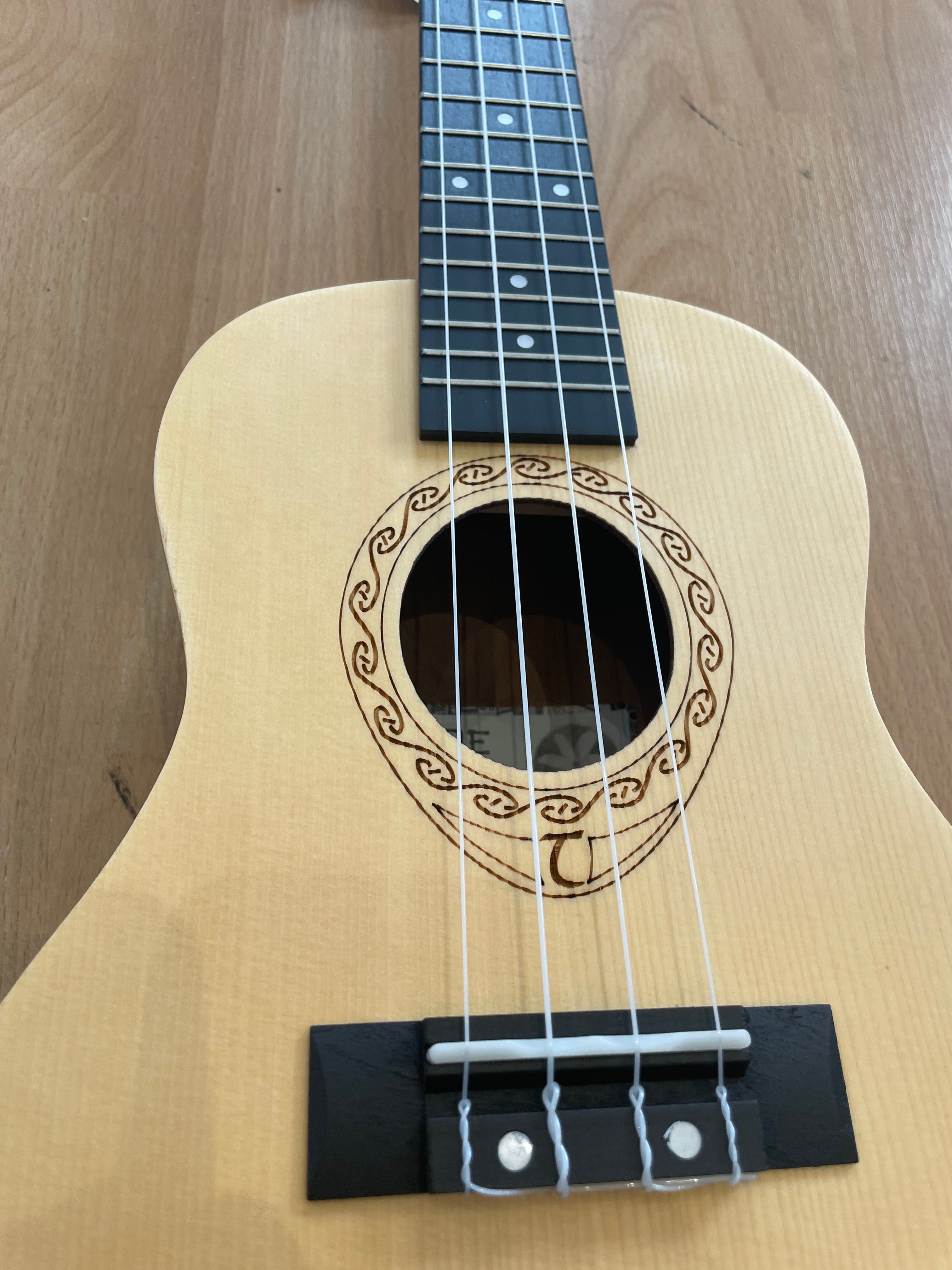 CONCERT UKULELE SPRUCE AND MAHOGANY -  TANGLEWOOD TIARE TWT4