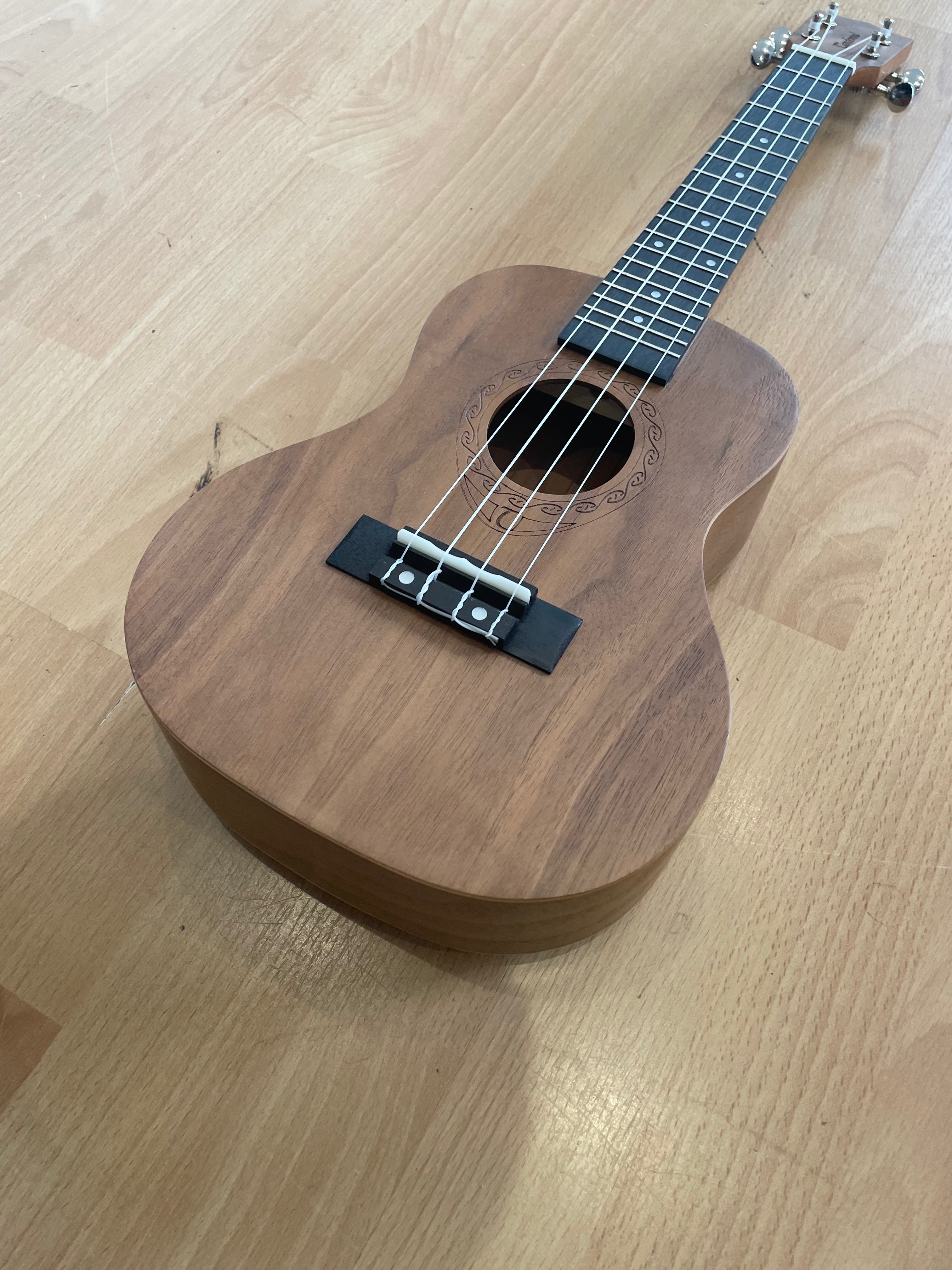 UKULELE TIARE CONCERT BLACK WALNUT