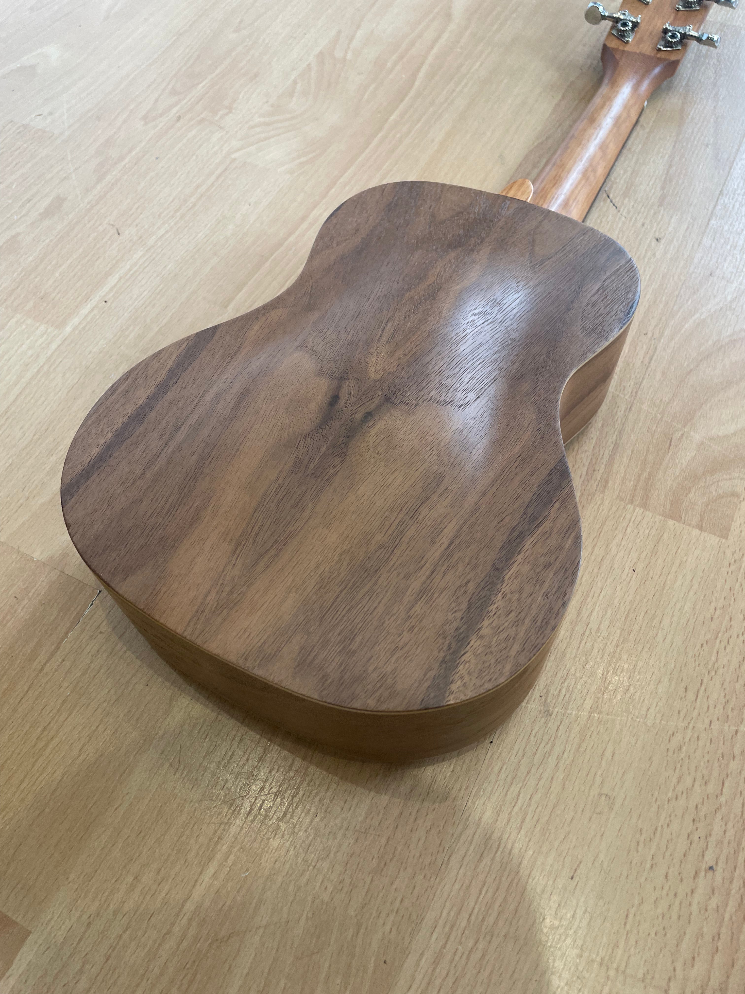 UKULELE TIARE CONCERT BLACK WALNUT
