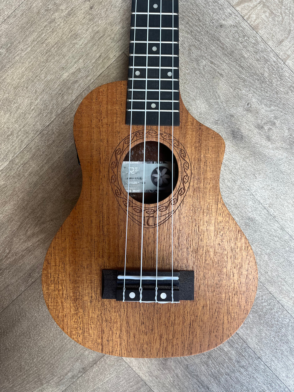 Tanglewood Tiare Ukulele - Soprano with cutaway - mahogany finish
