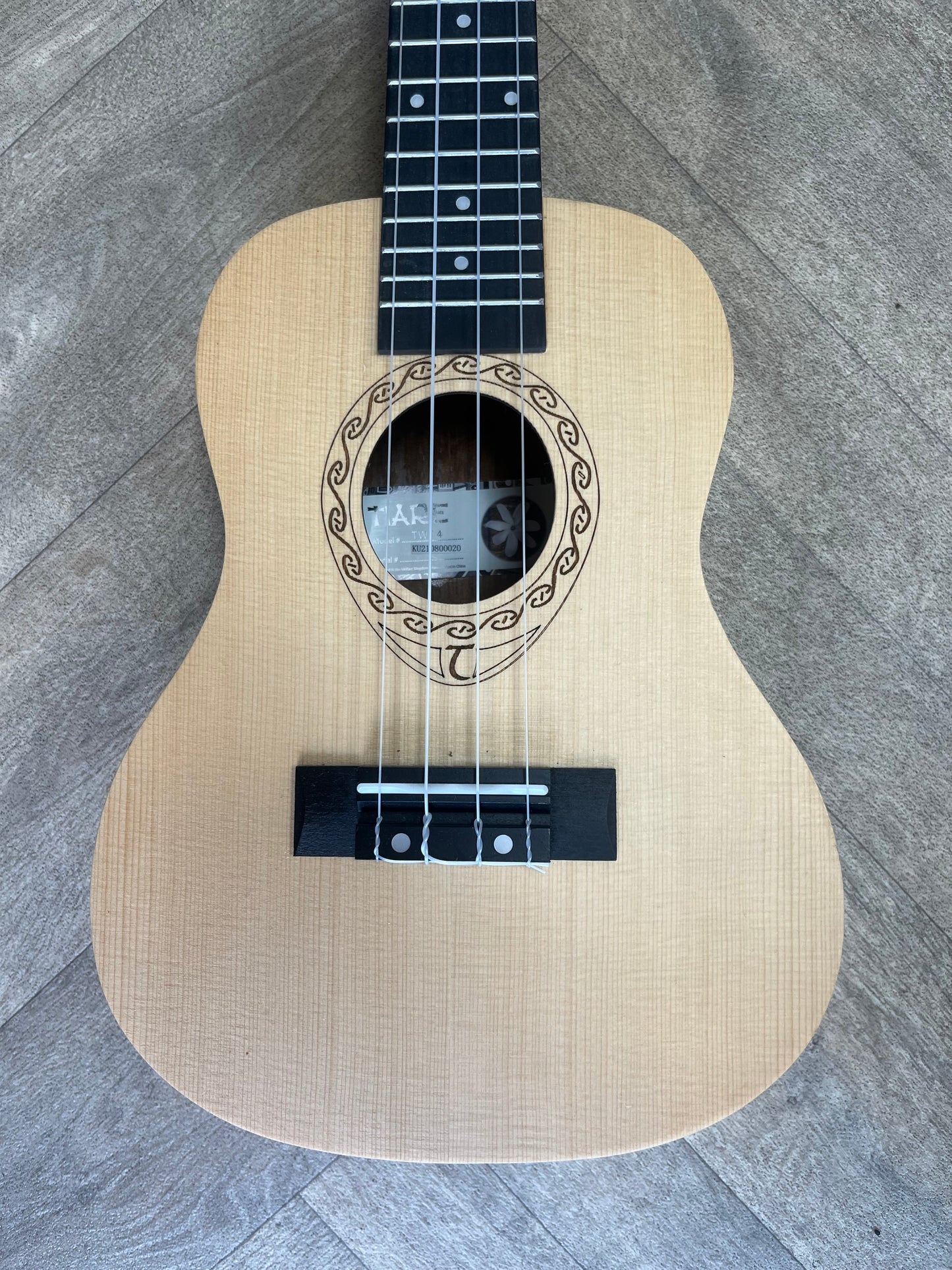CONCERT UKULELE SPRUCE AND MAHOGANY -  TANGLEWOOD TIARE TWT4