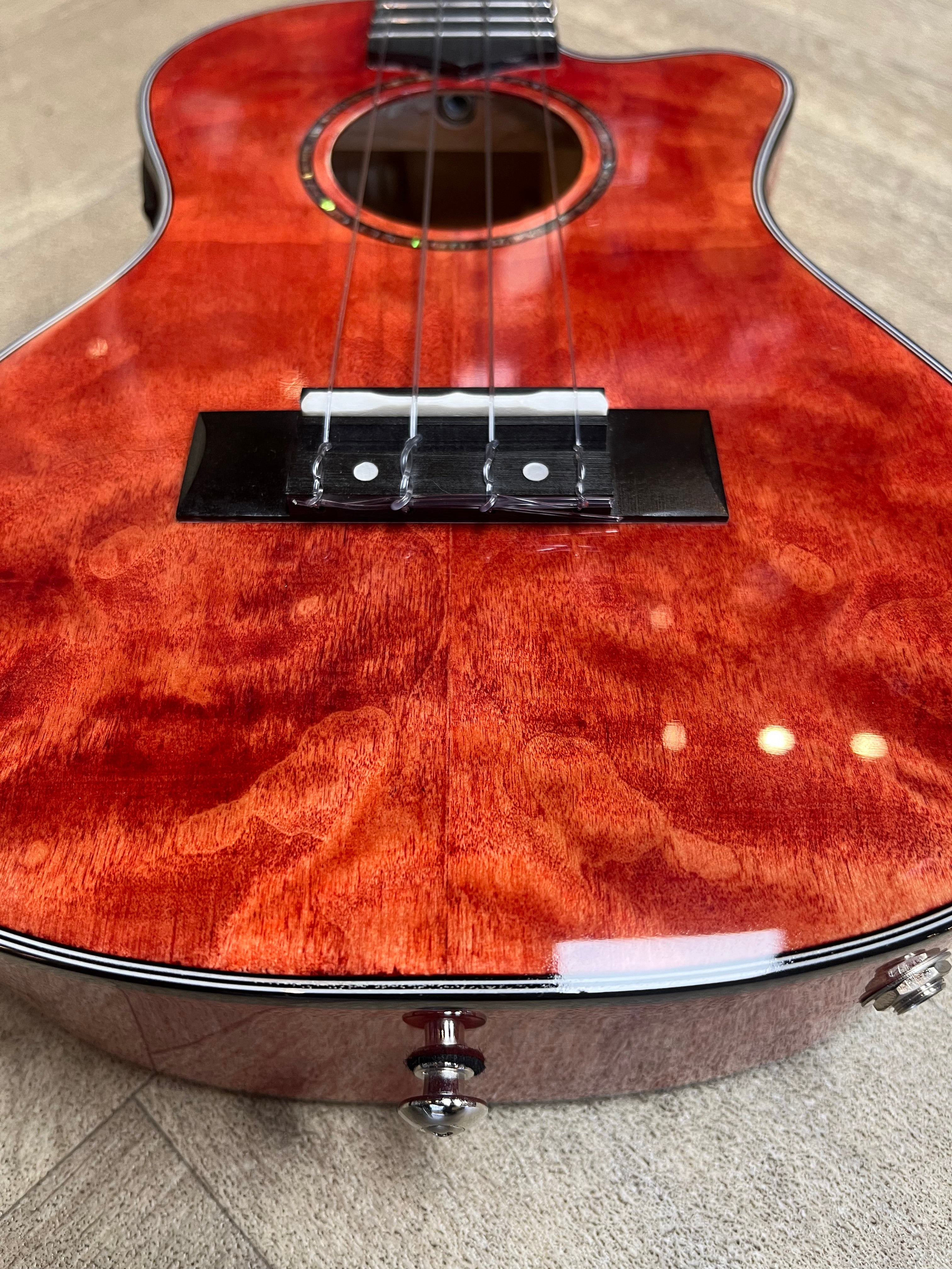 Tanglewood Tenor Cutaway Uke - Tuscan Sunset Red Gloss