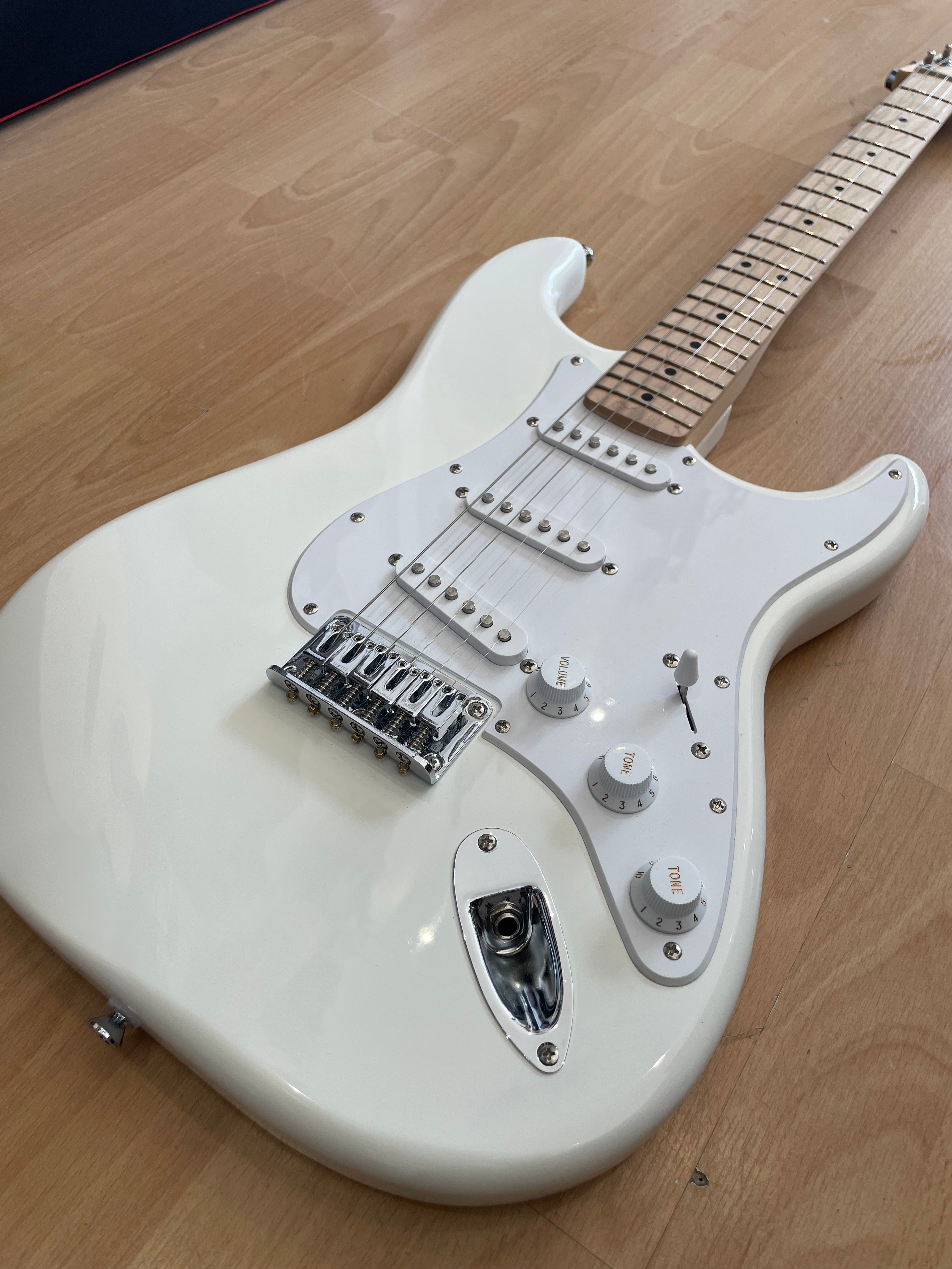 Fender Squier Stratocaster in Arctic White - Excellent Condition