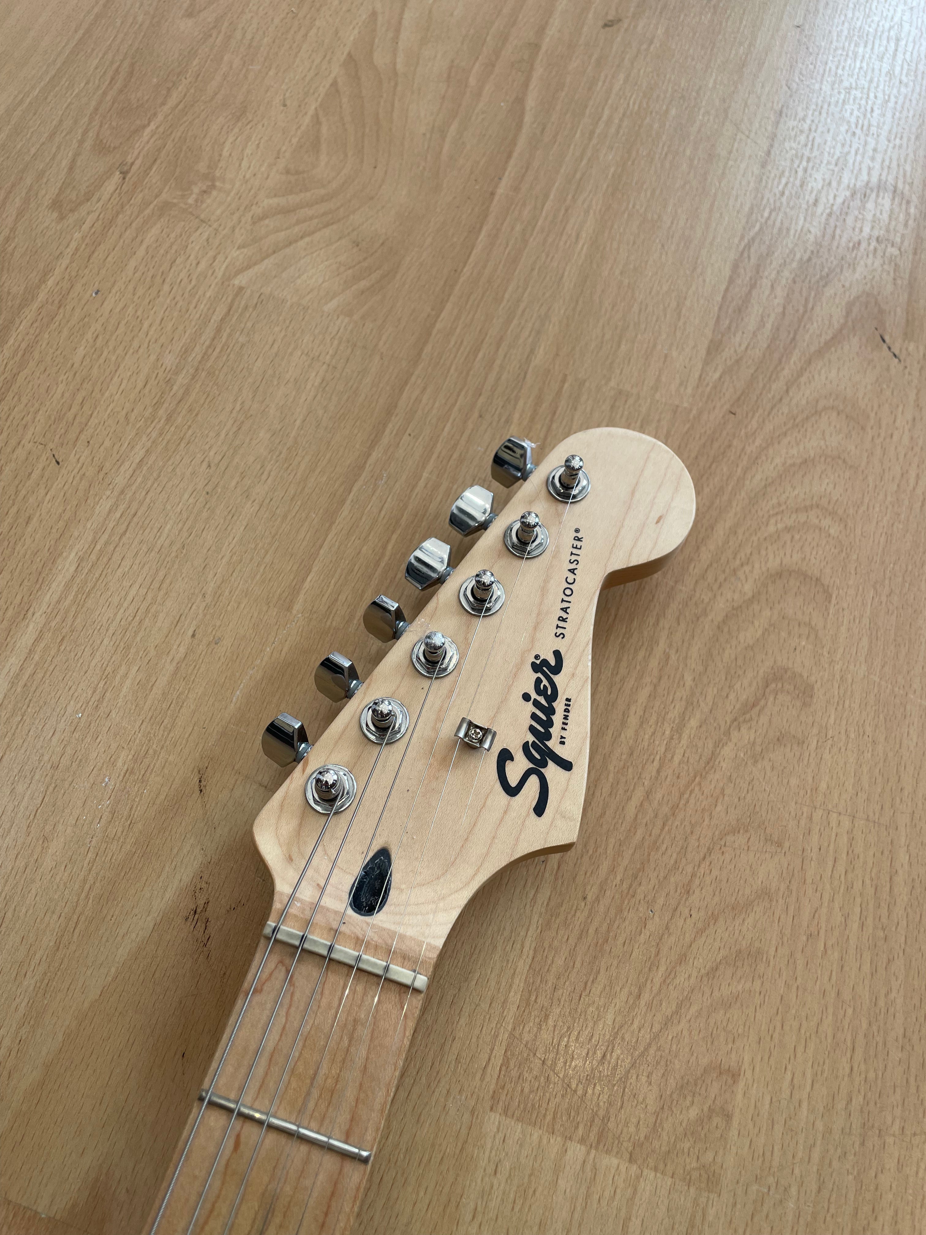 Fender Squier Stratocaster in Arctic White - Excellent Condition