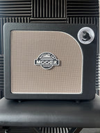MOOER HORNET 15W MODELING GUITAR AMP BLACK