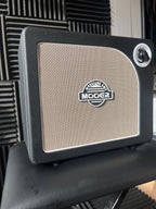 MOOER HORNET 15W MODELING GUITAR AMP BLACK