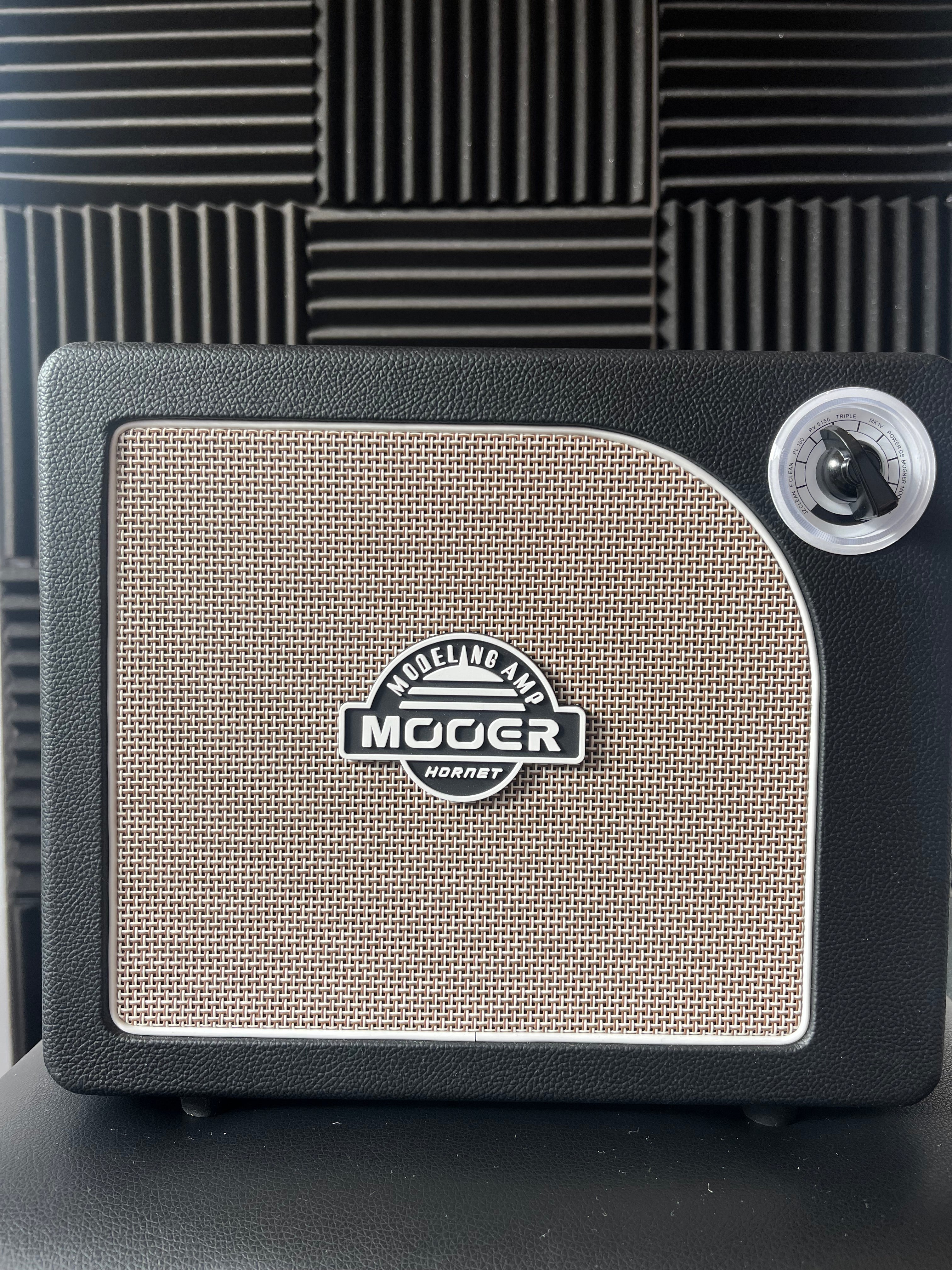 MOOER HORNET 15W MODELING GUITAR AMP BLACK