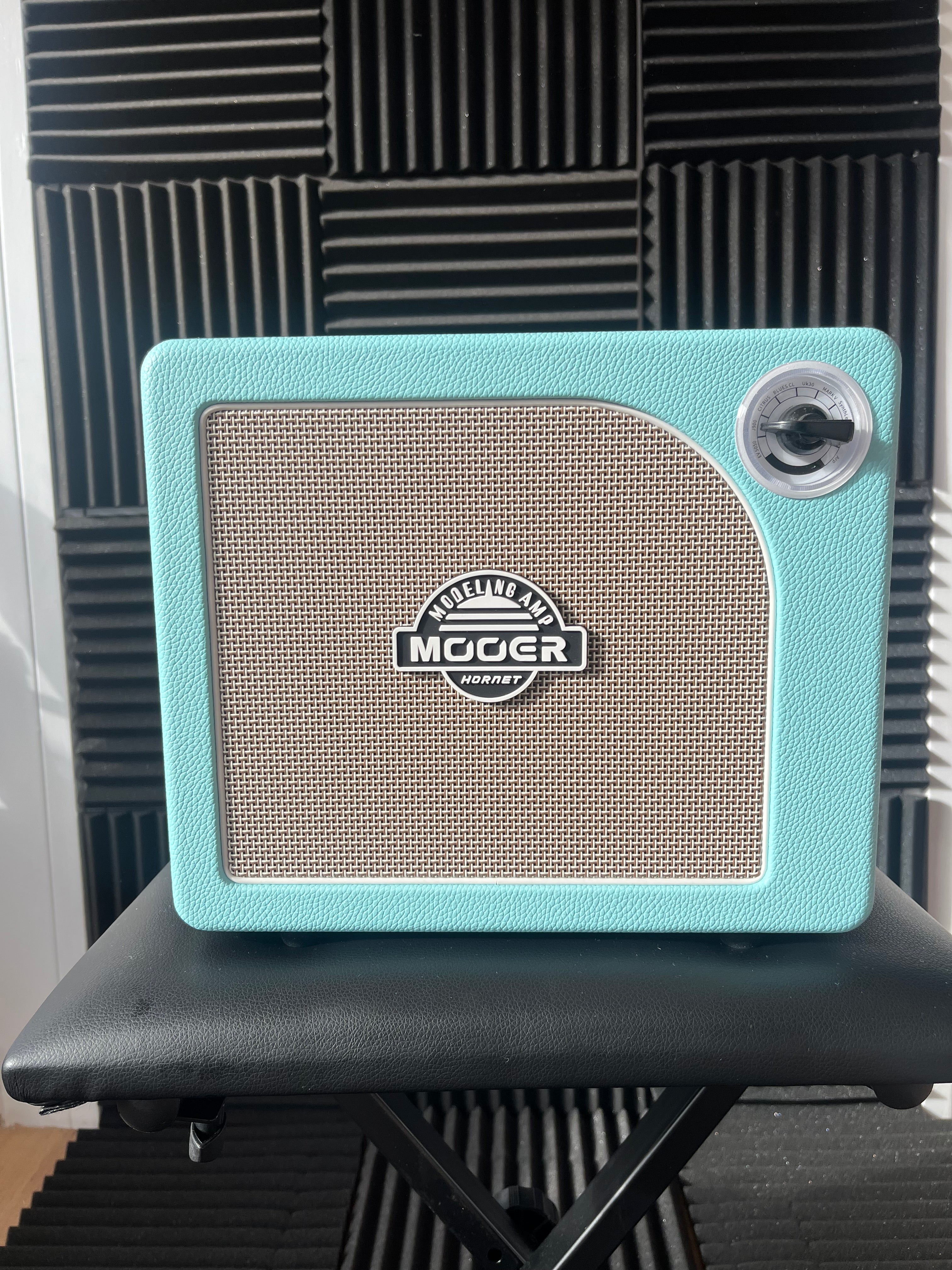 MOOER HORNET 15W MODELING GUITAR AMP BLUE