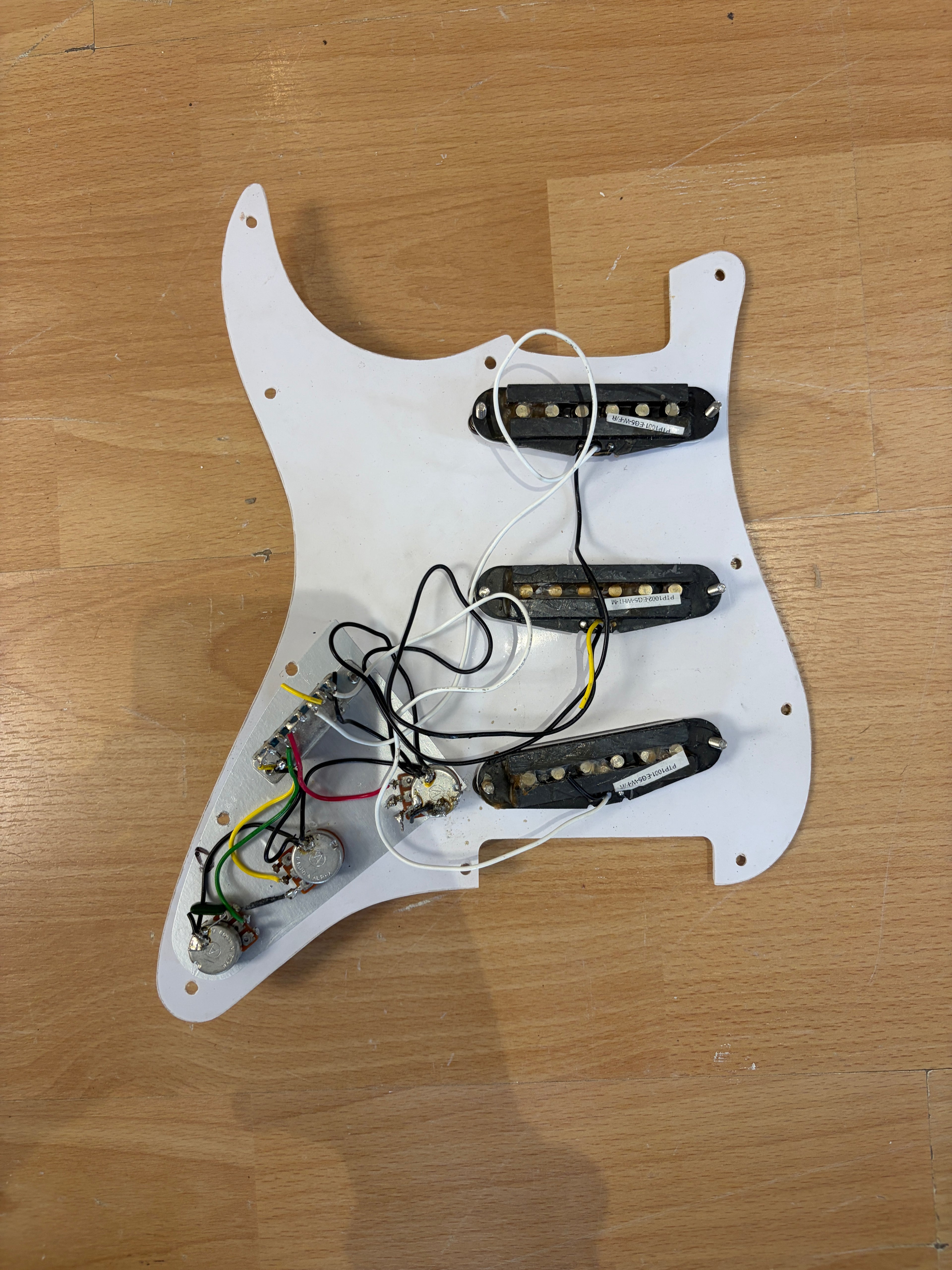 pre loaded strat style pick guard (untested)