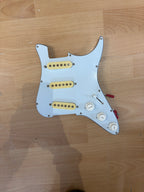 Pre loaded strat style pick guard (untested)