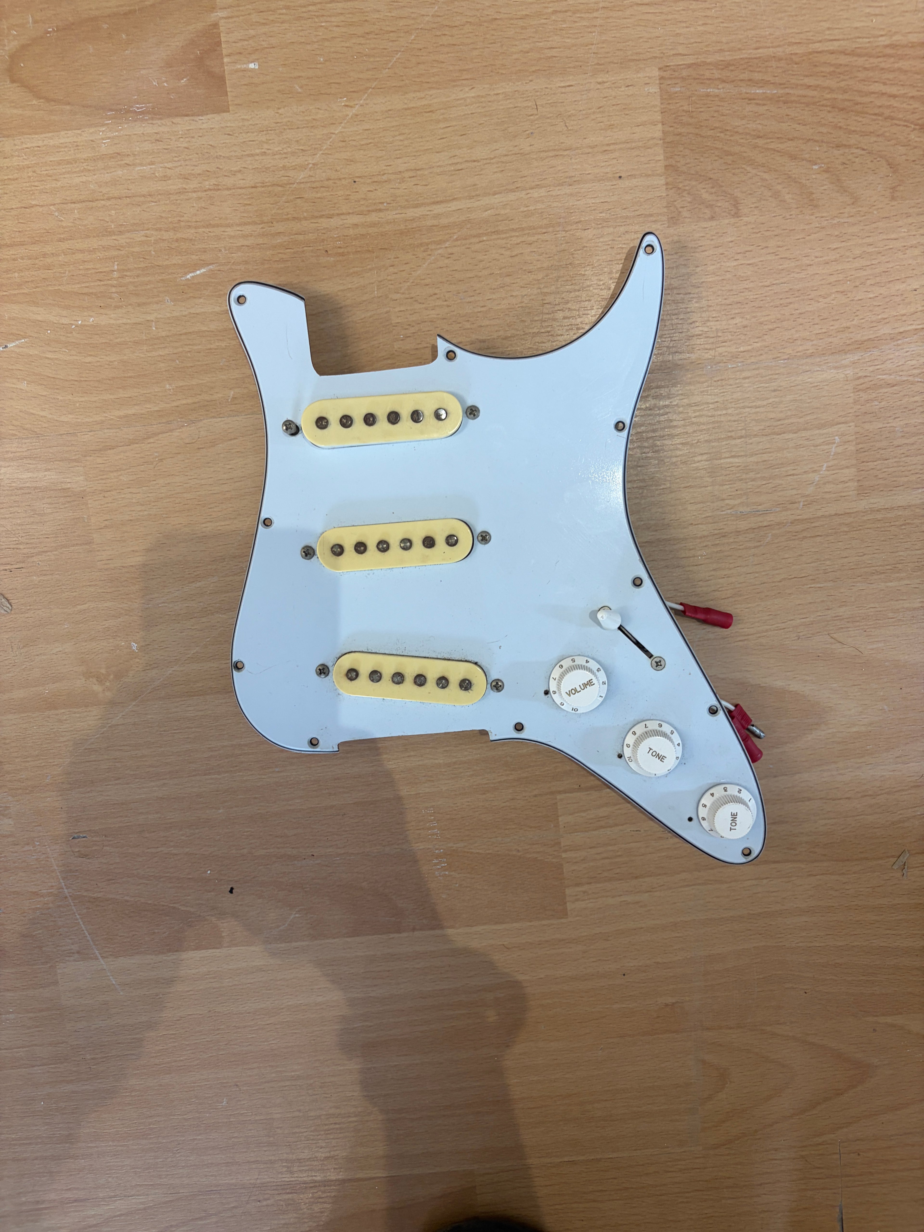 Pre loaded strat style pick guard (untested)