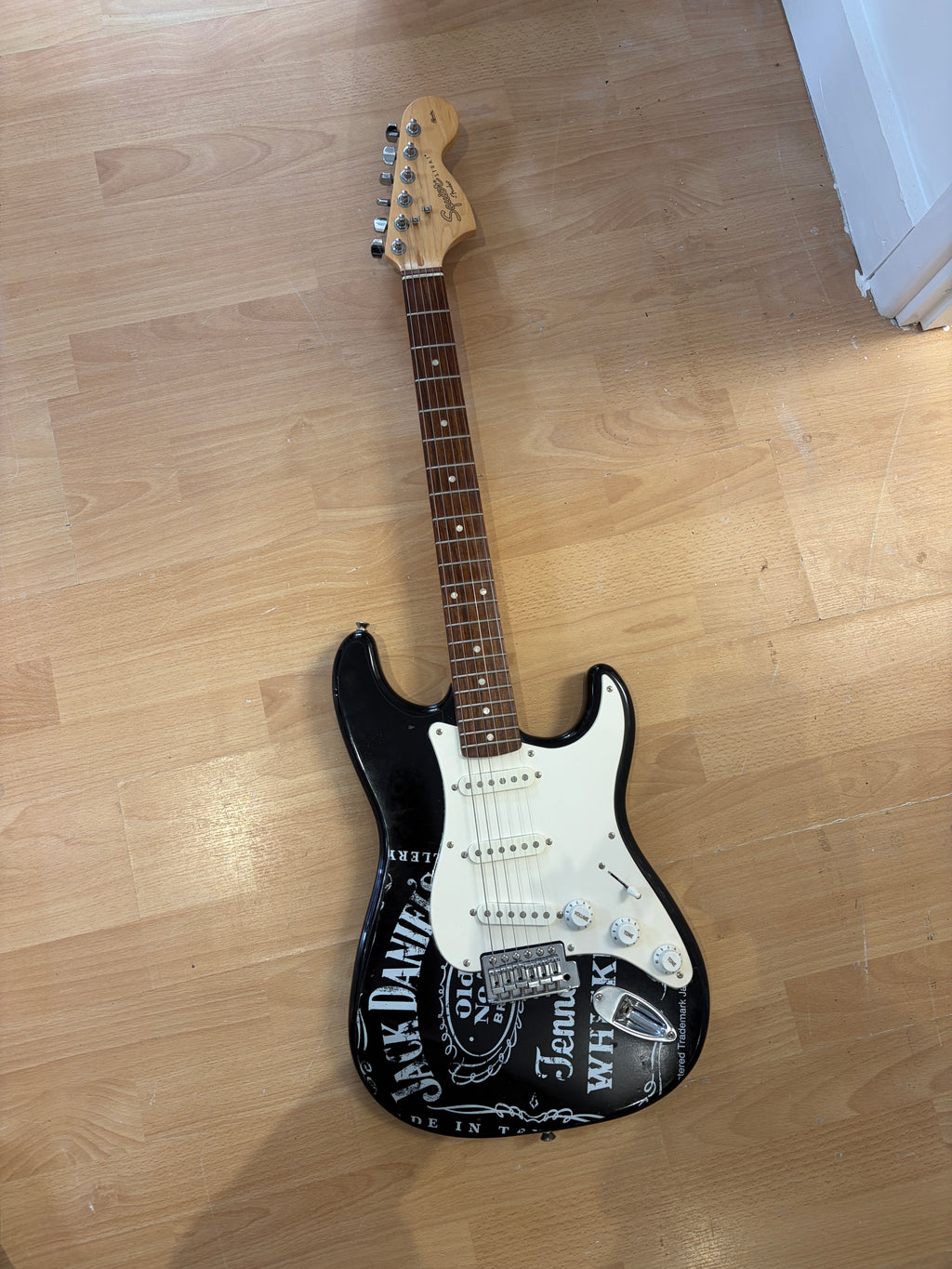 LIMITED EDITION squire affinity jack daniels series stratocaster