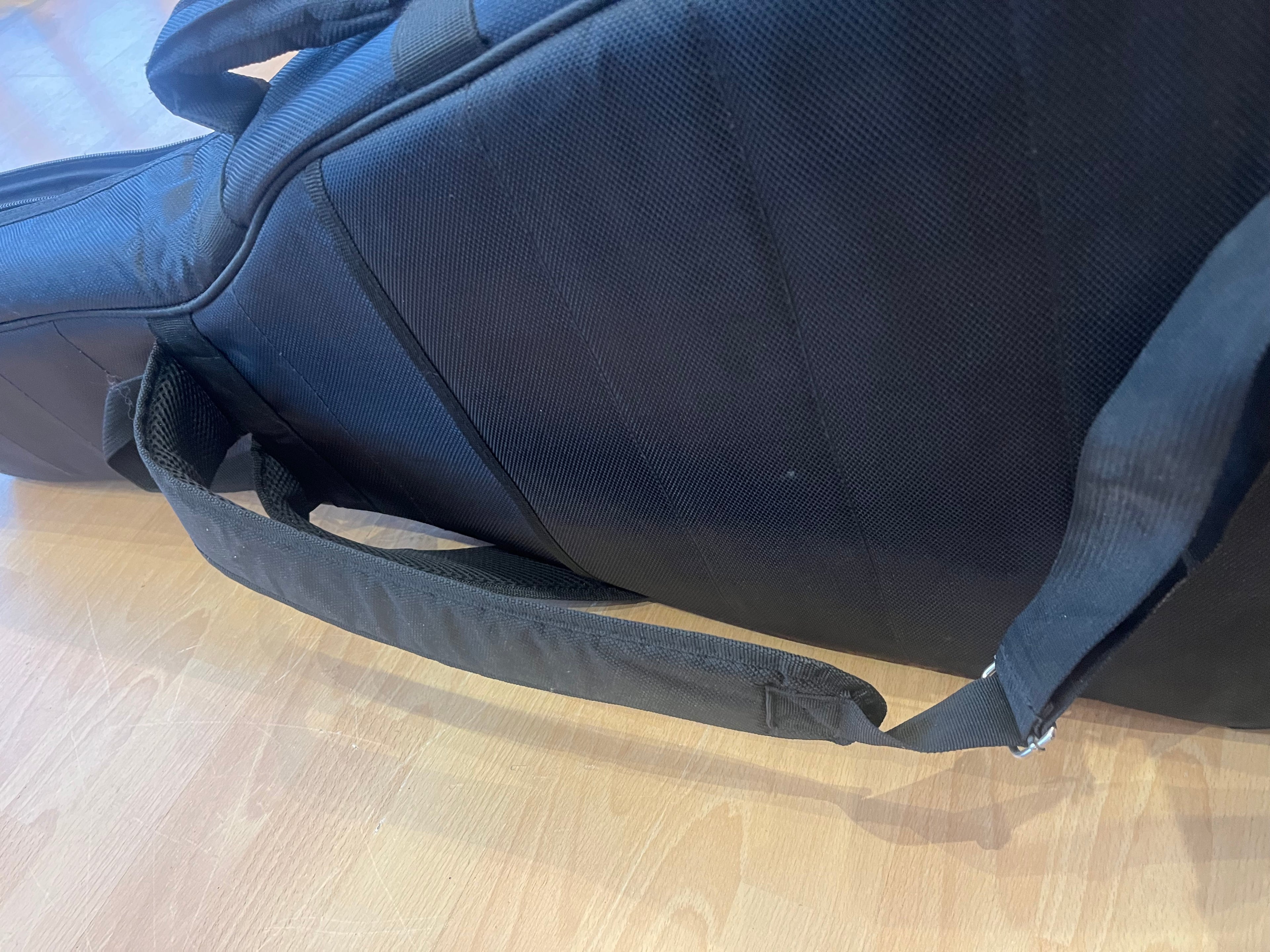 Padded Gig bag for acoustic guitars with compartments