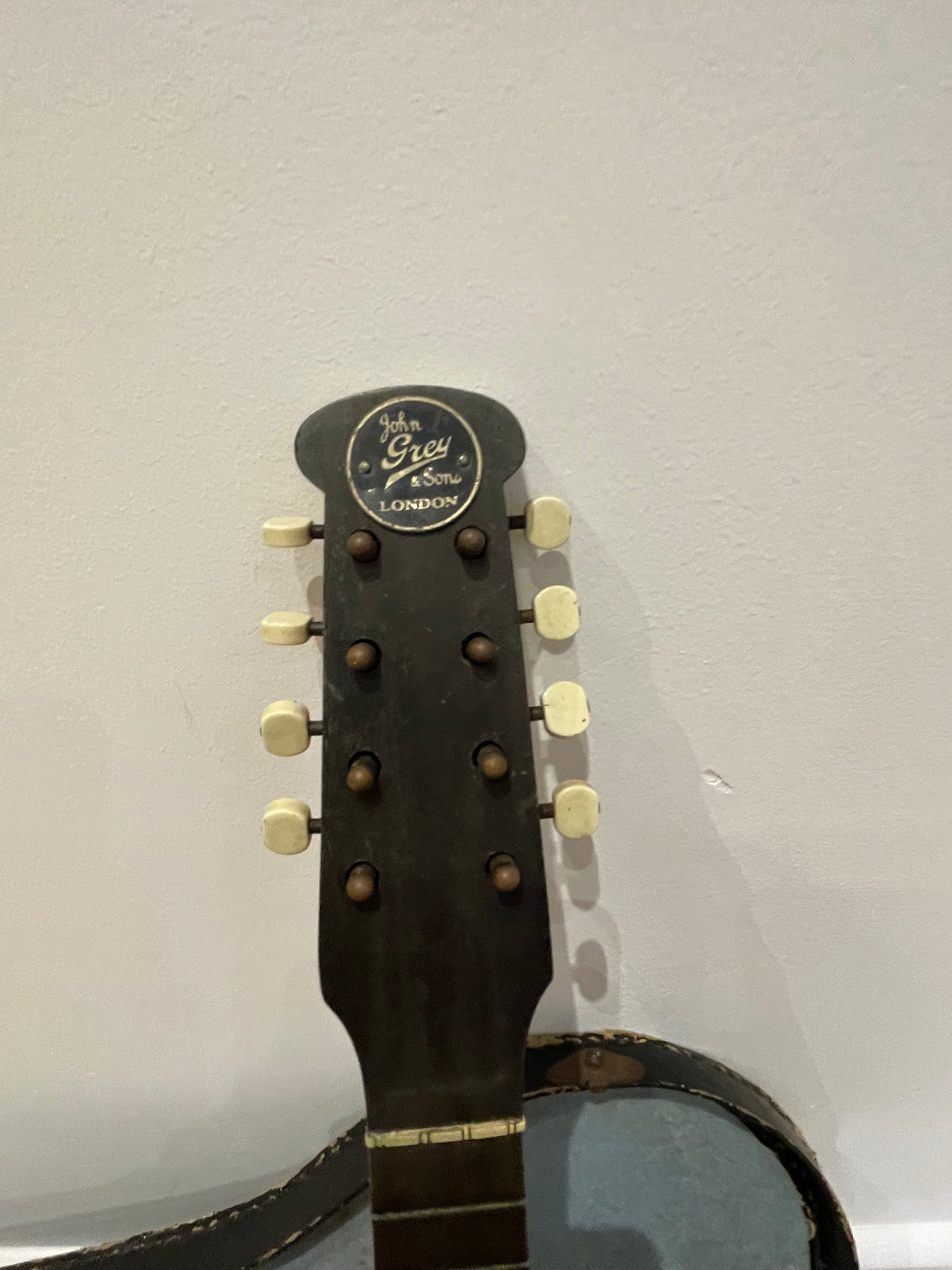 VINTAGE John Gray & Sons of London Dolcetta banjolin with 8 drum tuning lugs with 17 frets and hard case
