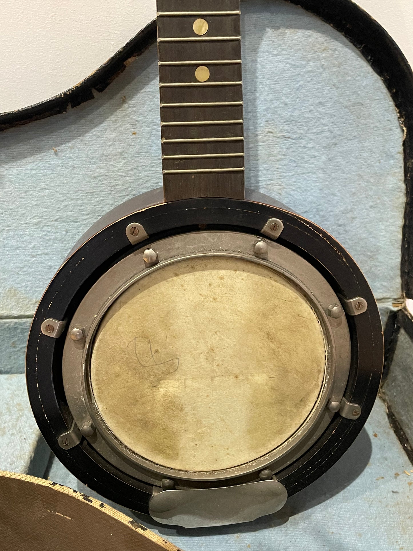 VINTAGE John Gray & Sons of London Dolcetta banjolin with 8 drum tuning lugs with 17 frets and hard case