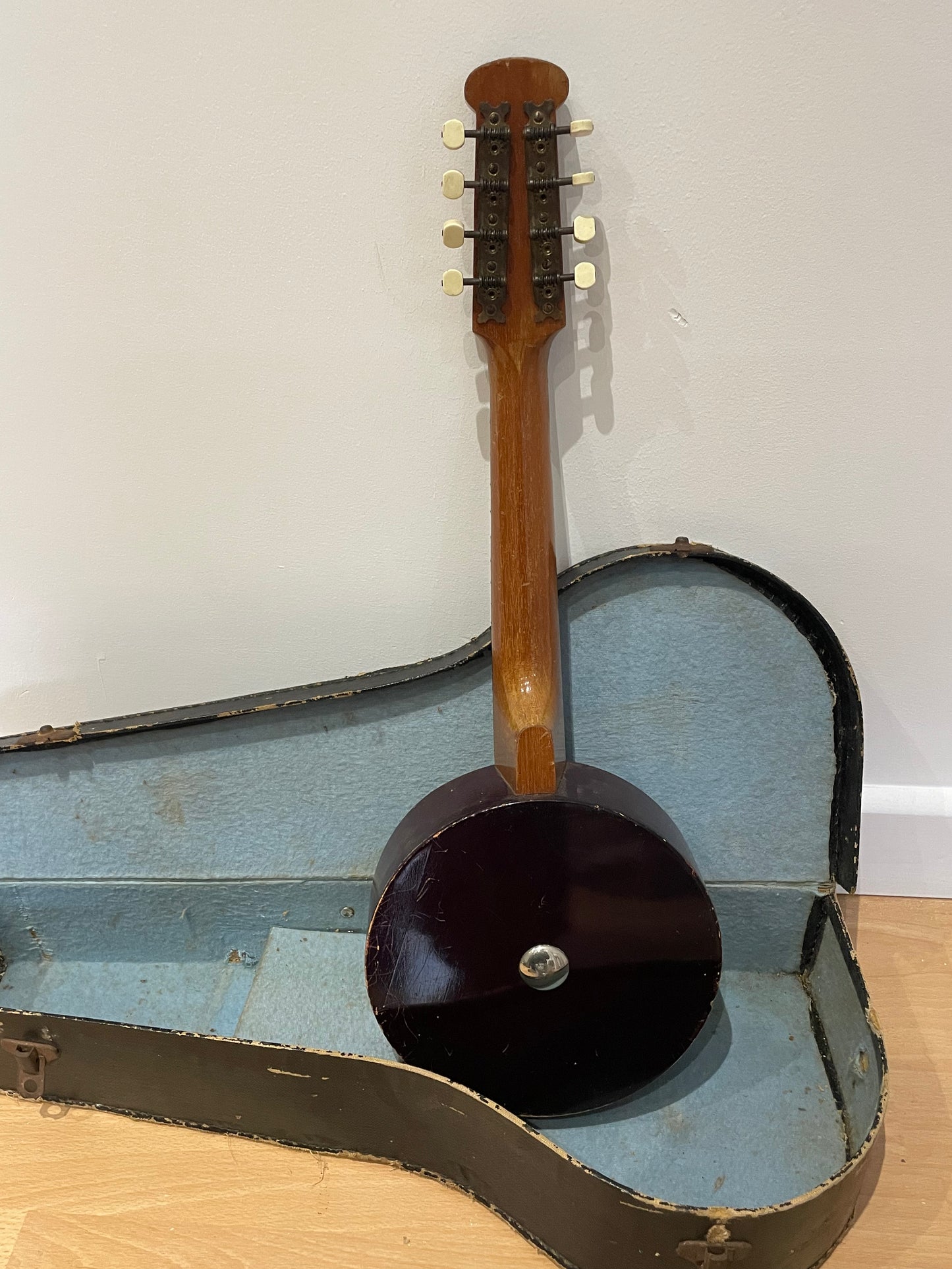 VINTAGE John Gray & Sons of London Dolcetta banjolin with 8 drum tuning lugs with 17 frets and hard case