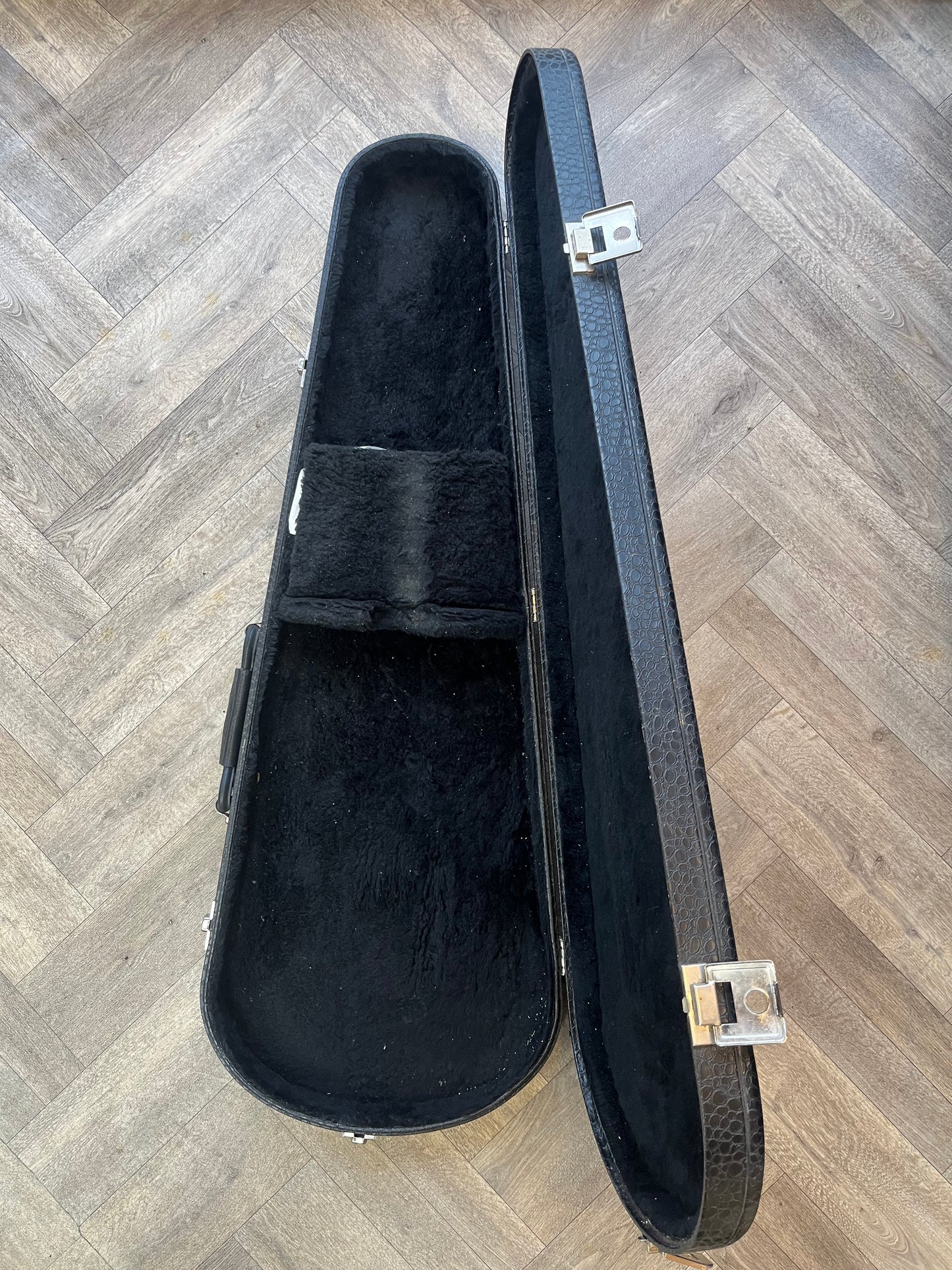 Electric les paul style (& more) hard case MINT CONDITION