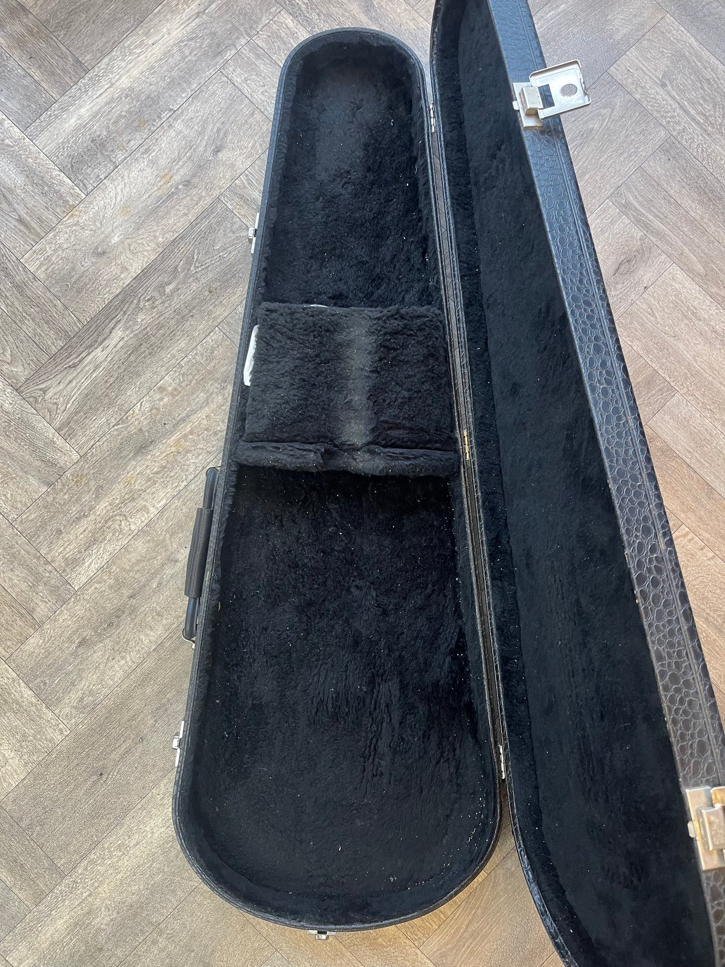 Electric les paul style (& more) hard case MINT CONDITION