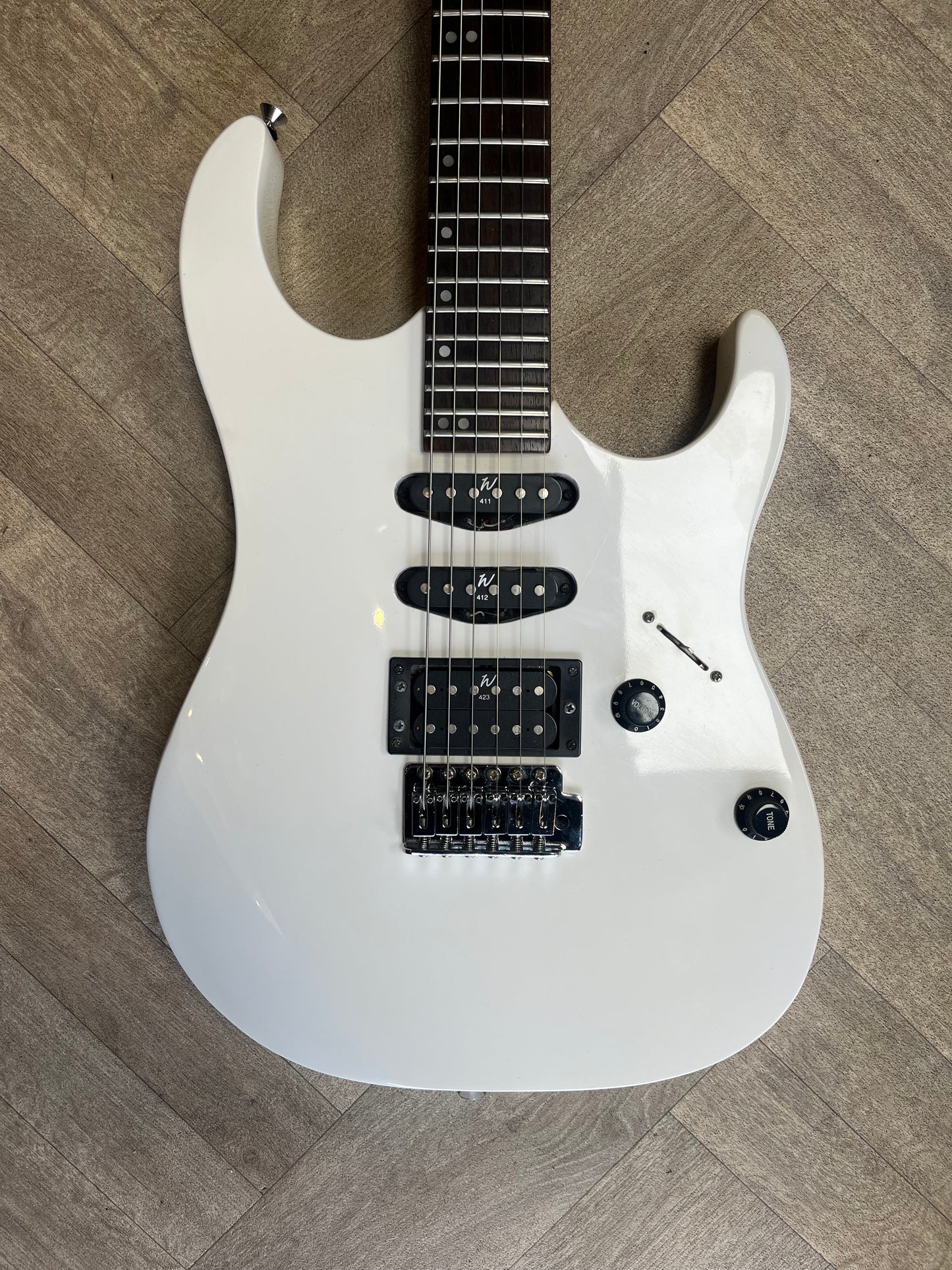 Beautiful Washburn Mercury Series in Sleek White Finish