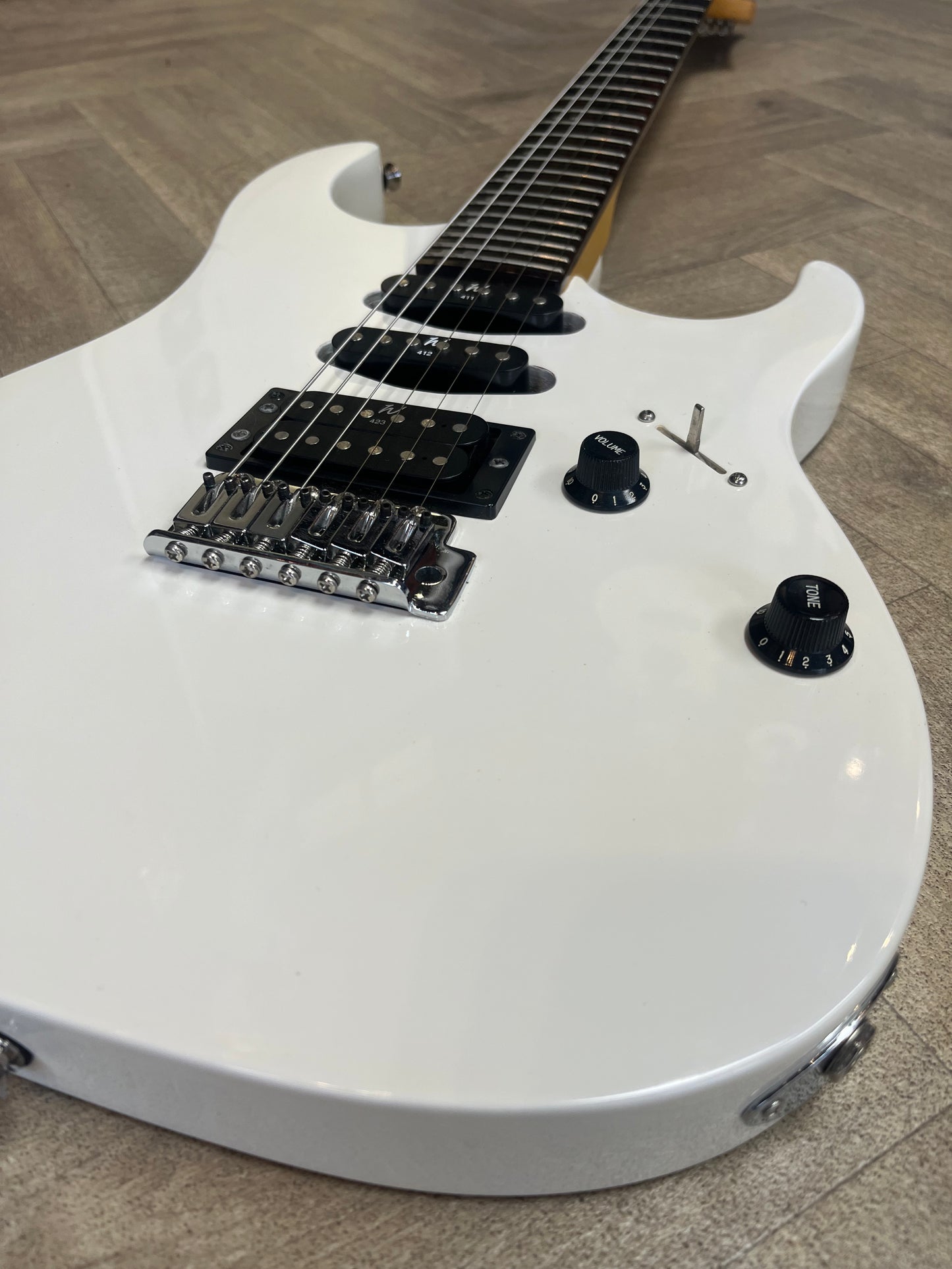 Beautiful Washburn Mercury Series in Sleek White Finish