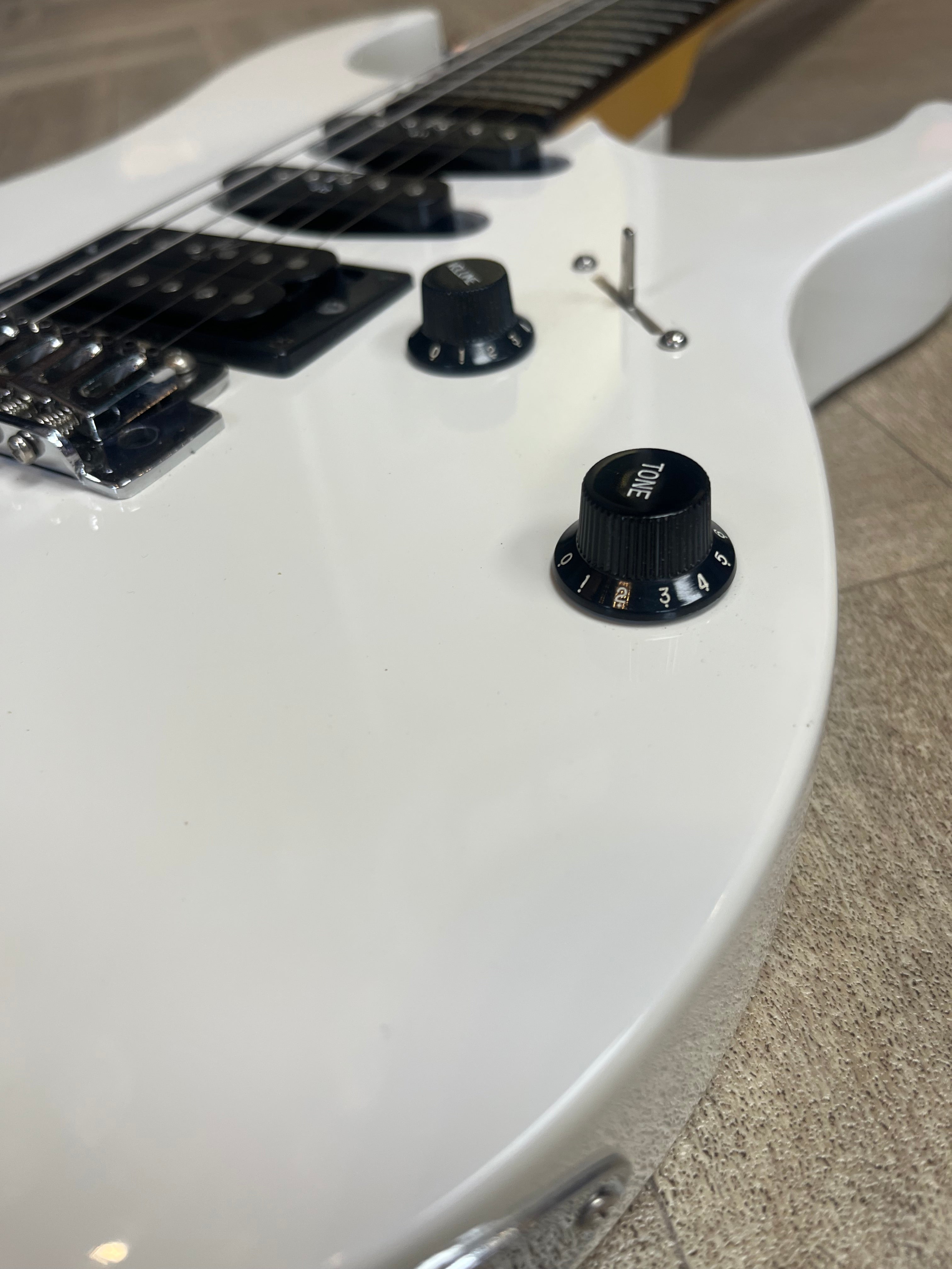 Beautiful Washburn Mercury Series in Sleek White Finish