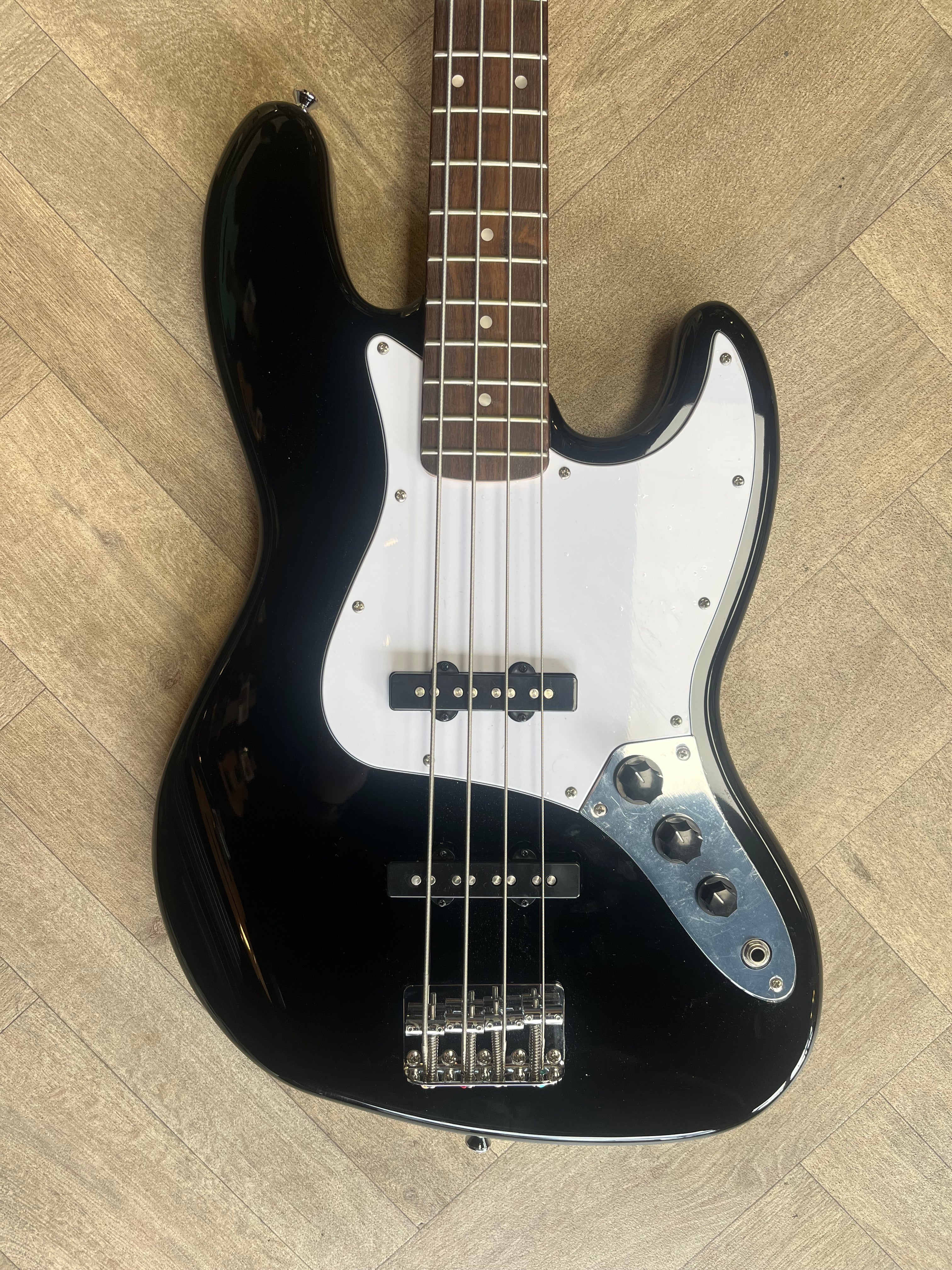 Incredible Squier Jazz Bass in Jet Black