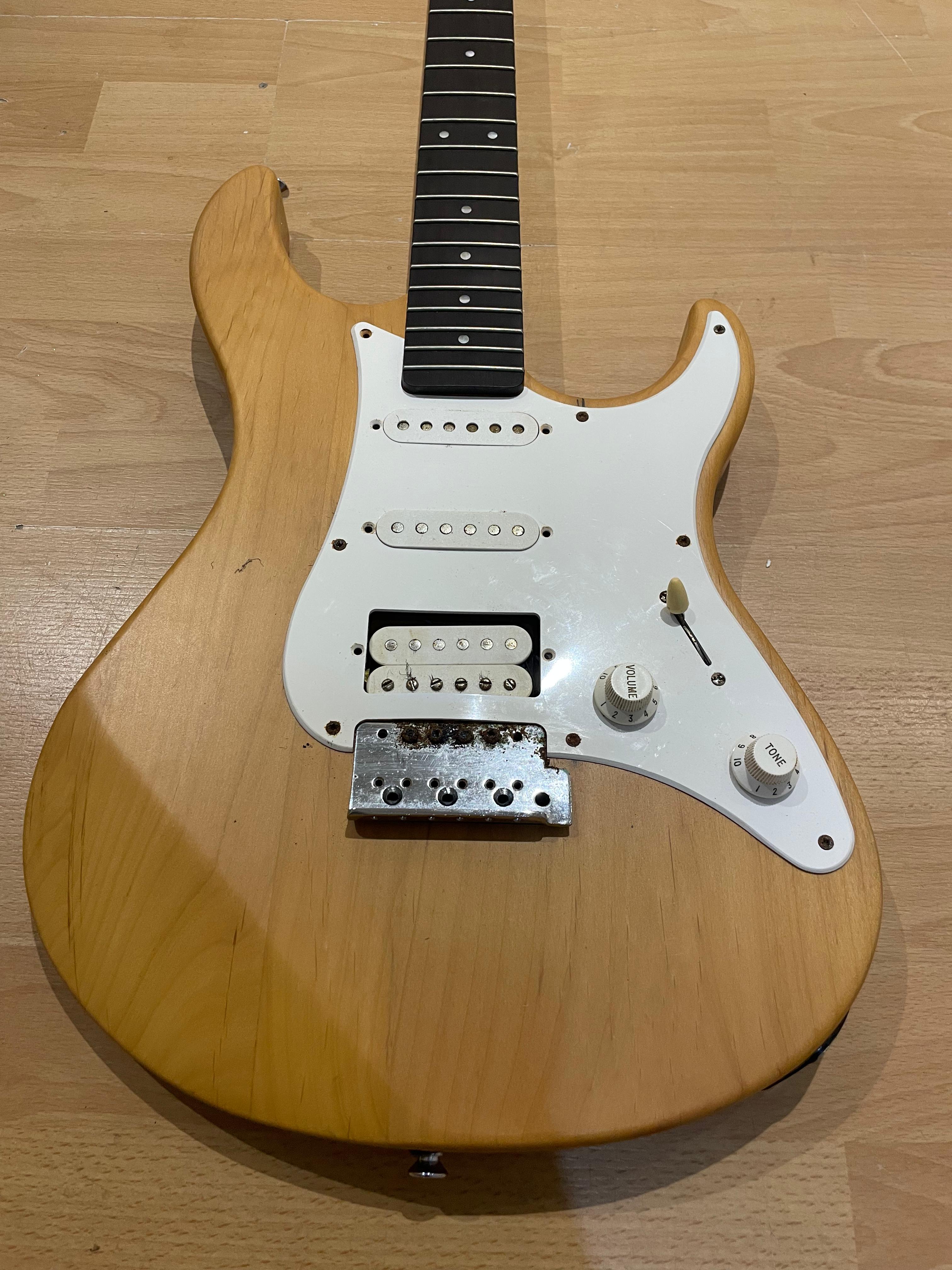 SPARES AND REPAIRS - Yamaha Pacifica - READ DESCRIPTION
