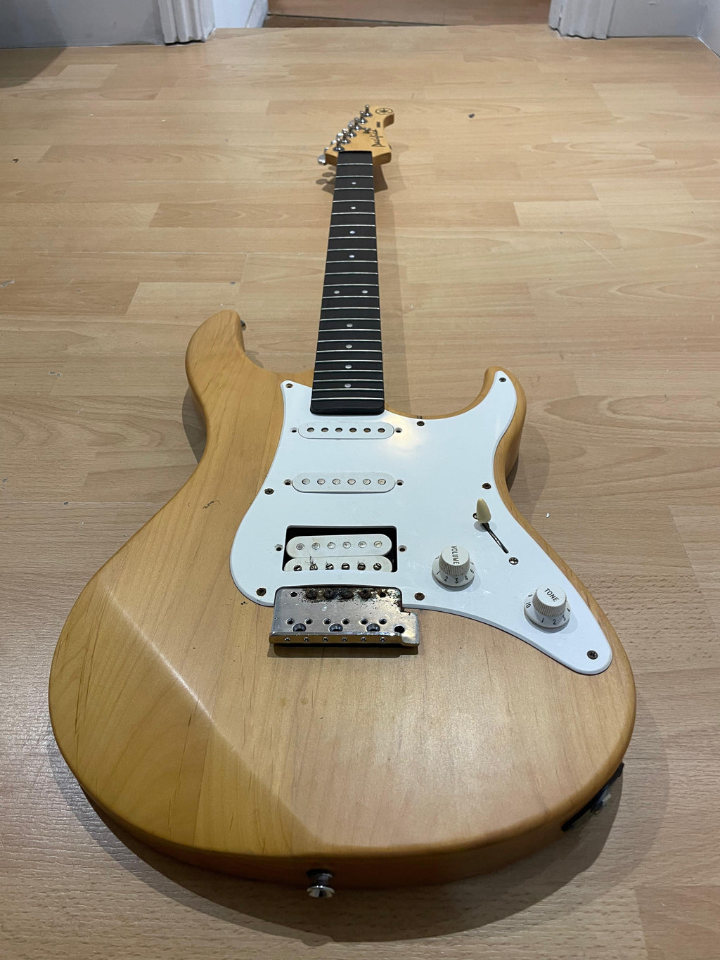 SPARES AND REPAIRS - Yamaha Pacifica - READ DESCRIPTION