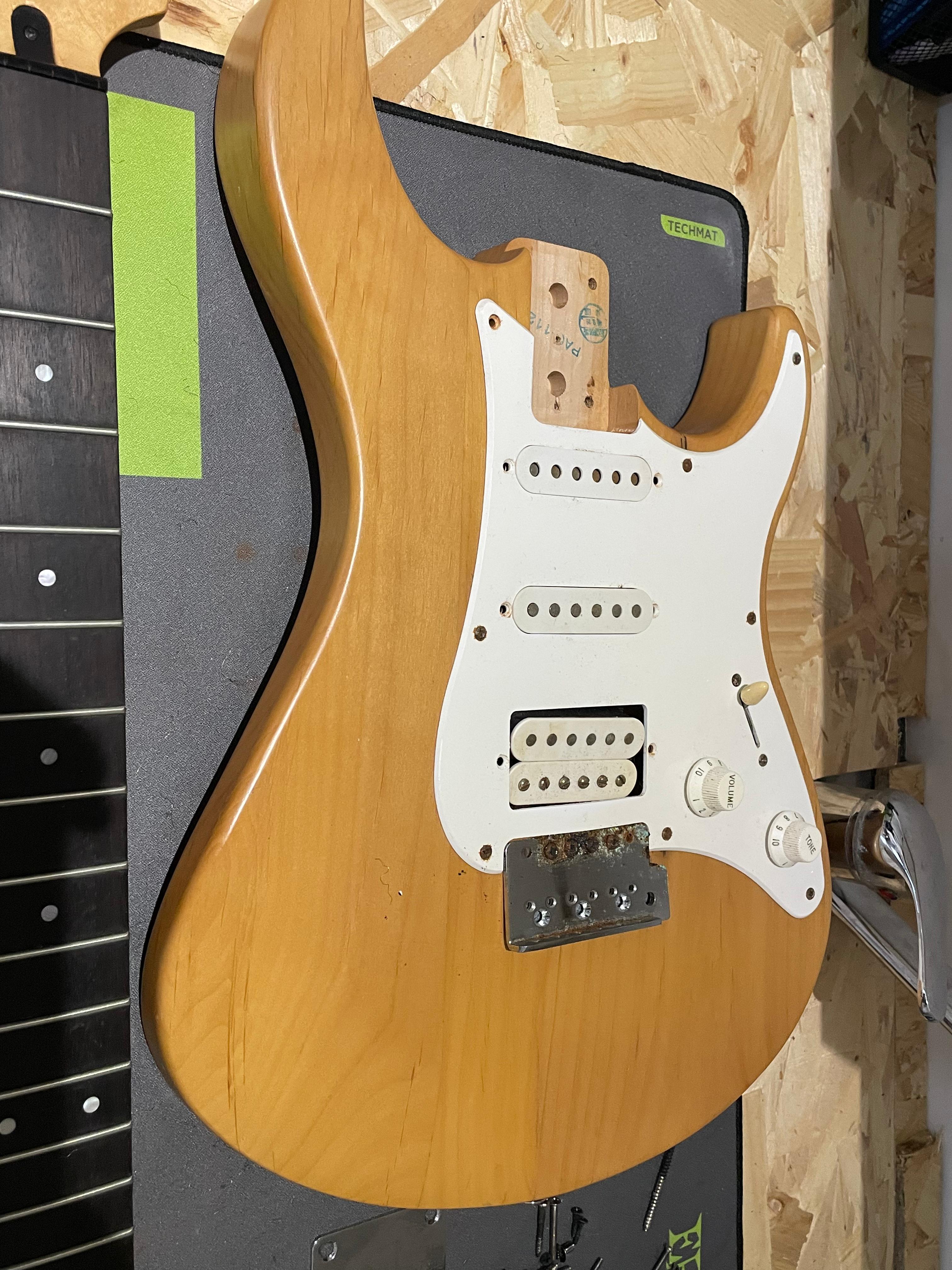 SPARES AND REPAIRS - Yamaha Pacifica - READ DESCRIPTION