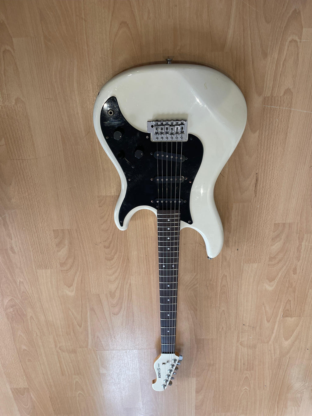 Vintage White 19080s, Yamaha Session II SE200